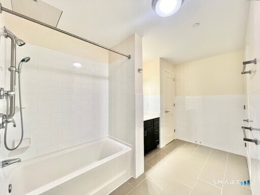 Foto 7 de Renta en 215 Stillwater Avenue #216, Stamford, CT — $2,335/mes