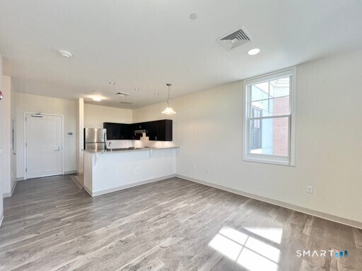 215 Stillwater Avenue, Stamford, Connecticut photo 4