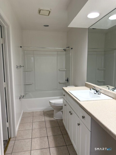 Foto 8 de Apartamento en renta en 28 Rose Lane #20, Danbury, CT — $2,650/mes
