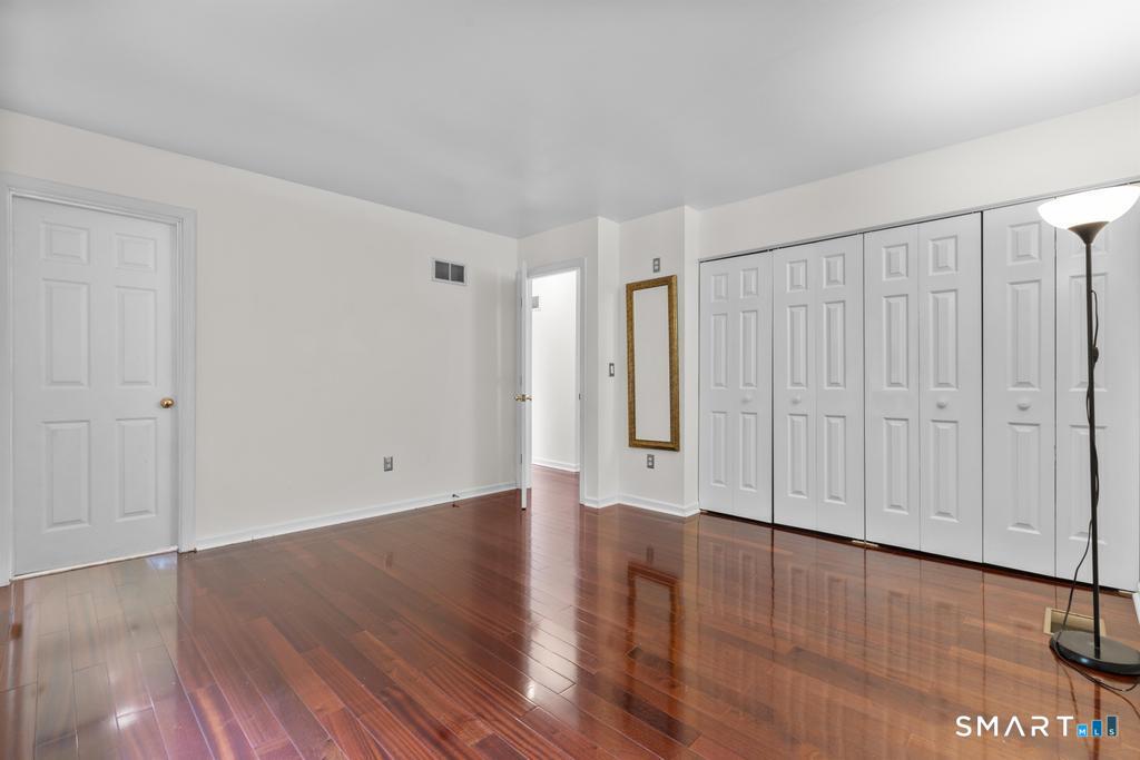 315 Kenwood Avenue photo 12
