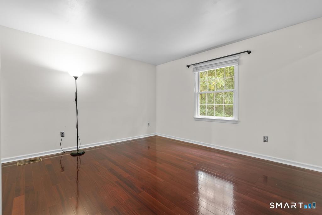 315 Kenwood Avenue photo 10