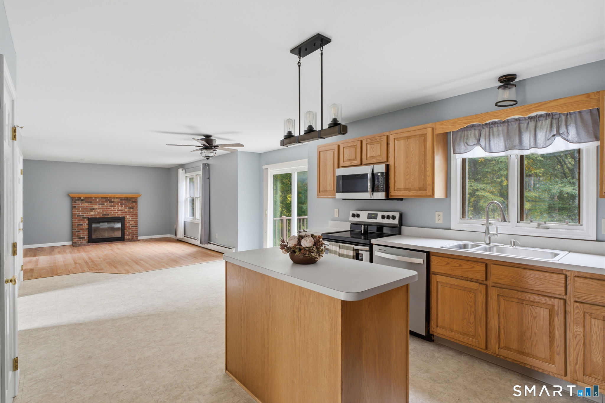 25 Carriage Drive, East Hampton, CT 06424