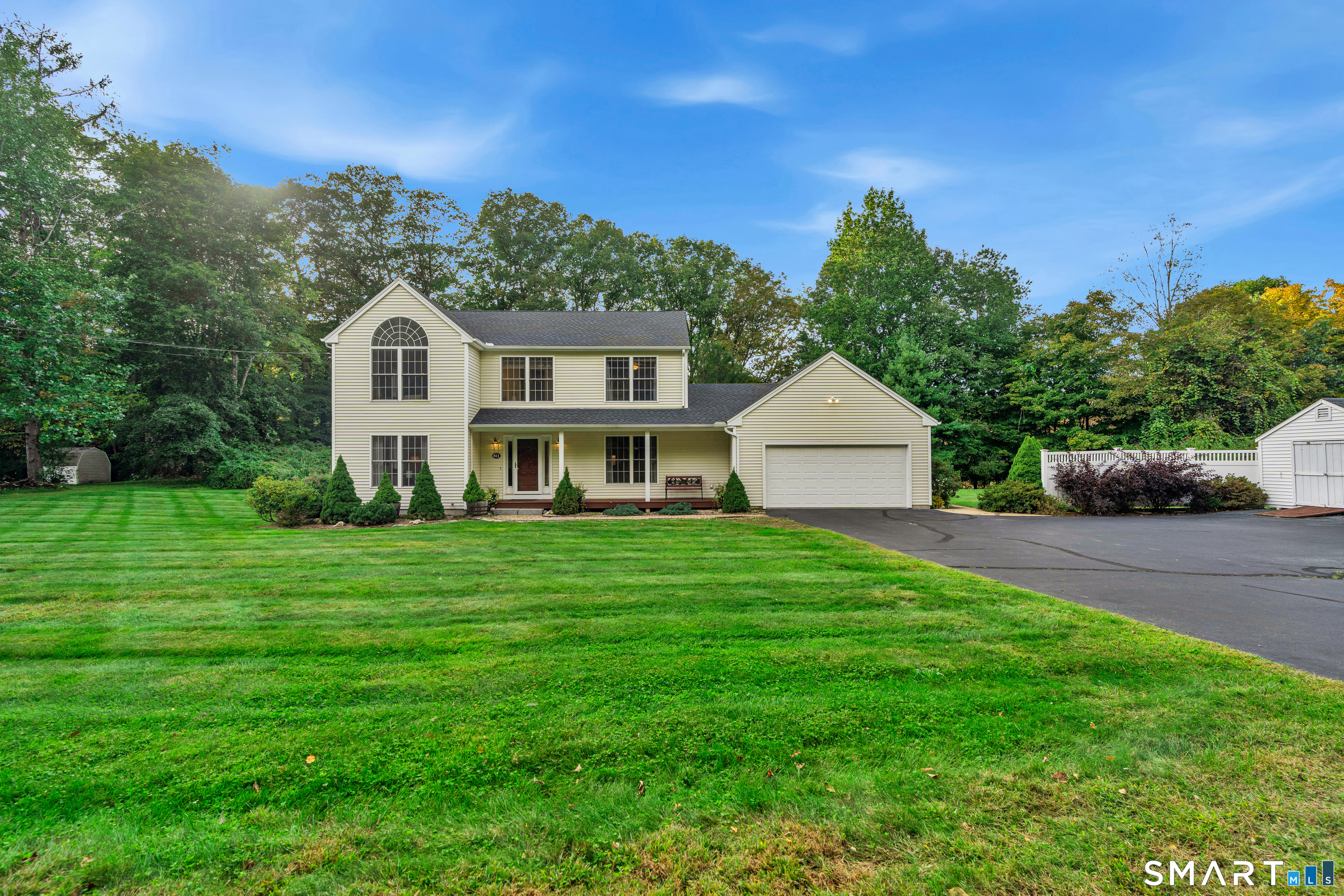 Photo 1 of Single family home for sale at 811 Lake Dr, Guilford, CT 06437 | MLS# 24210459 | Listing updated on 2026-10-06