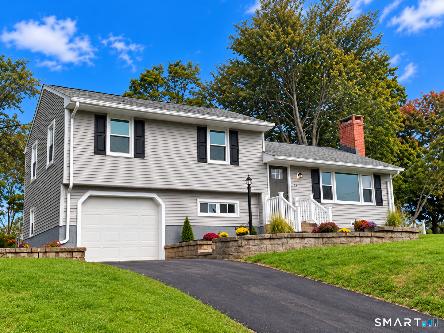 Photo 2 of Single family home for sale at 19 Winthrop Blvd, Cromwell, CT 06416 | MLS# 24209167 | Listing updated on 2026-10-04