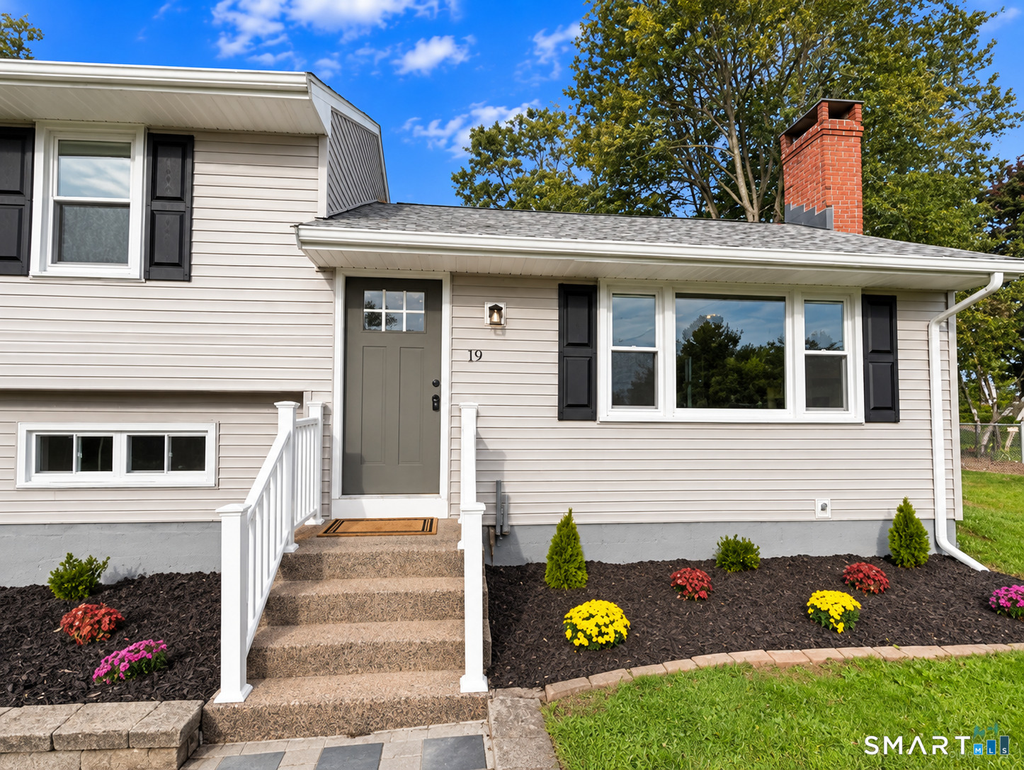 Photo 4 of Single family home for sale at 19 Winthrop Blvd, Cromwell, CT 06416 | MLS# 24209167 | Listing updated on 2026-10-04