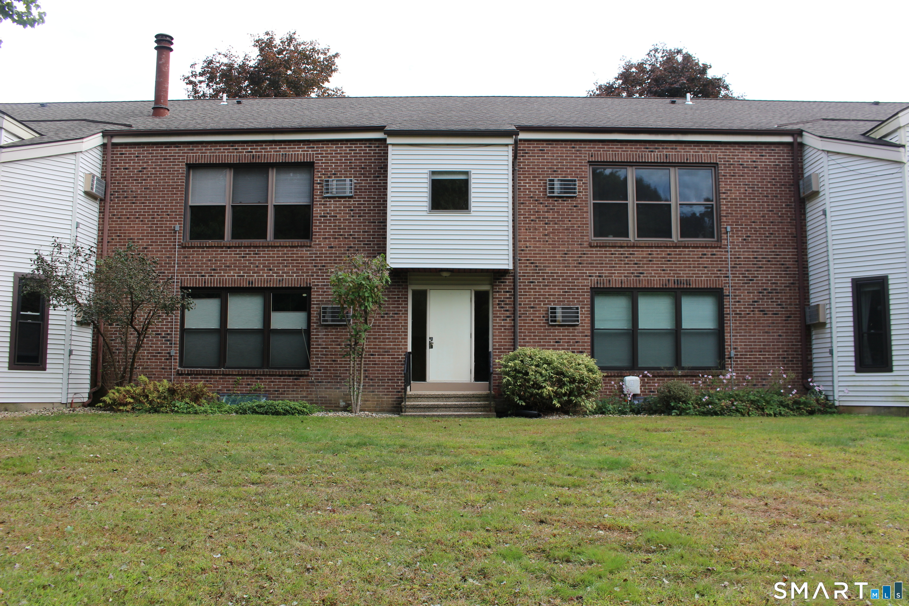 110 Wellington Drive photo 24