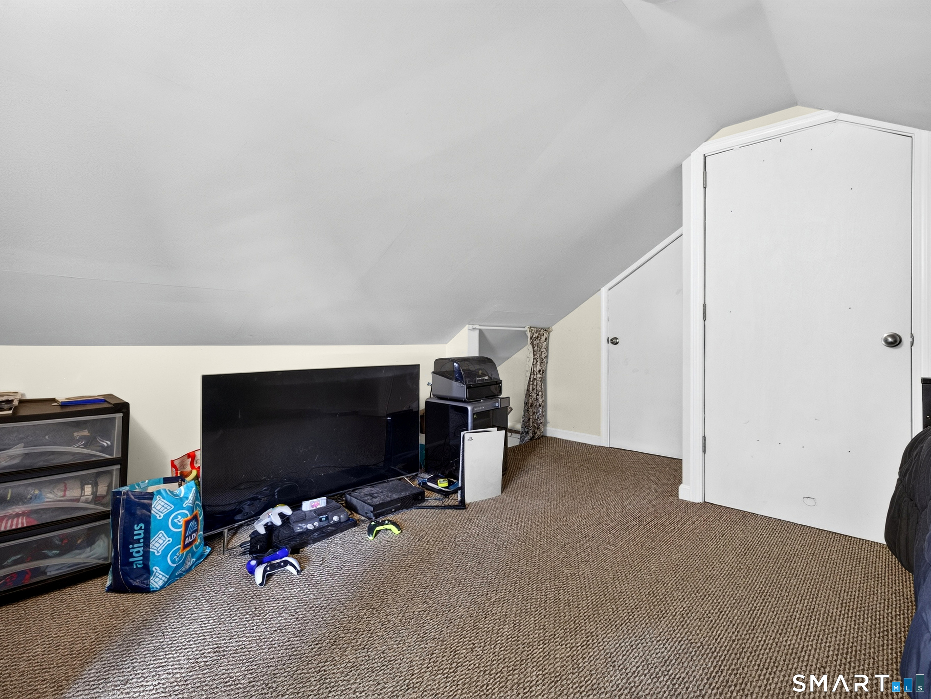 977 Townsend Avenue photo 12