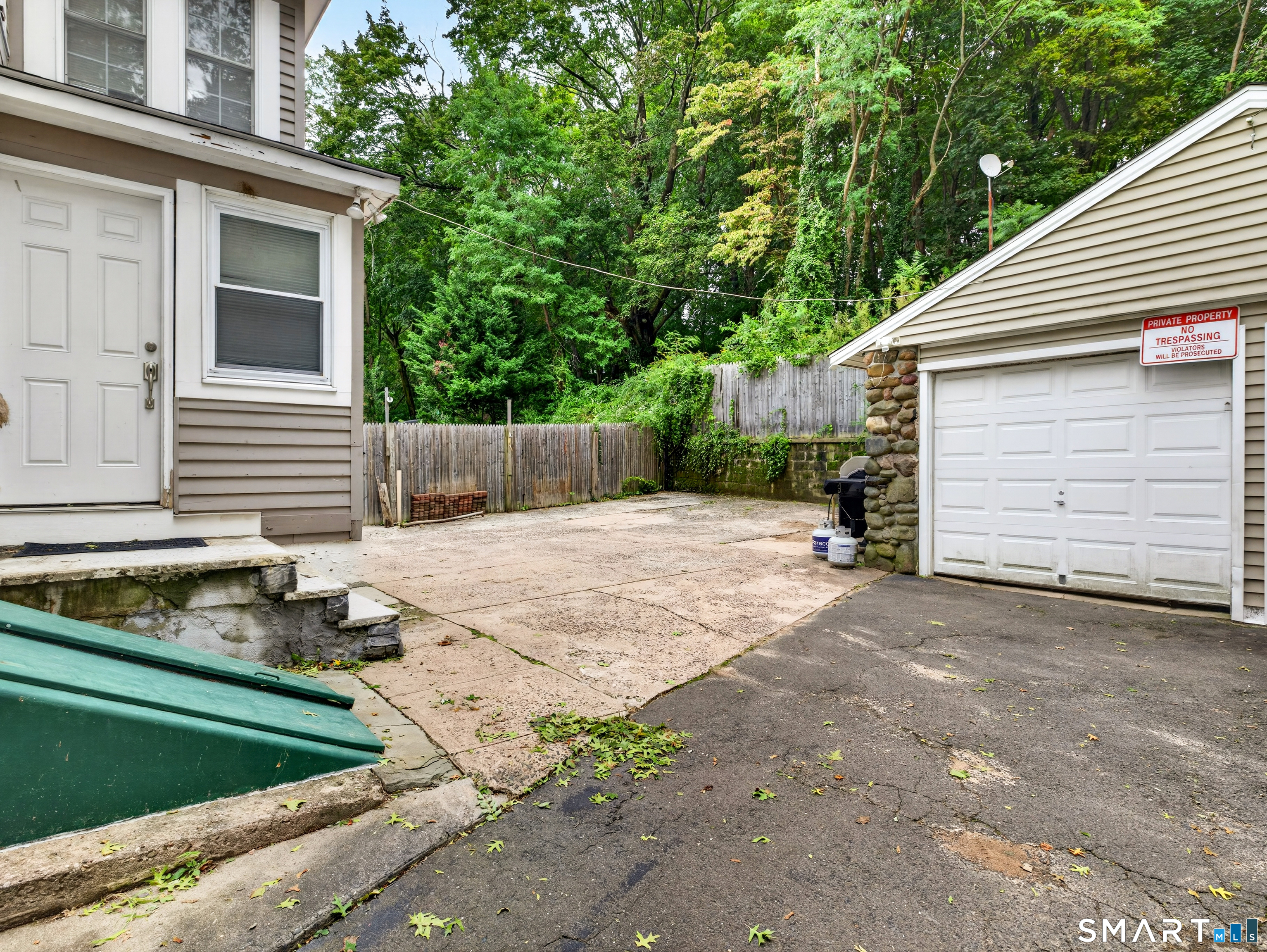 977 Townsend Avenue photo 26