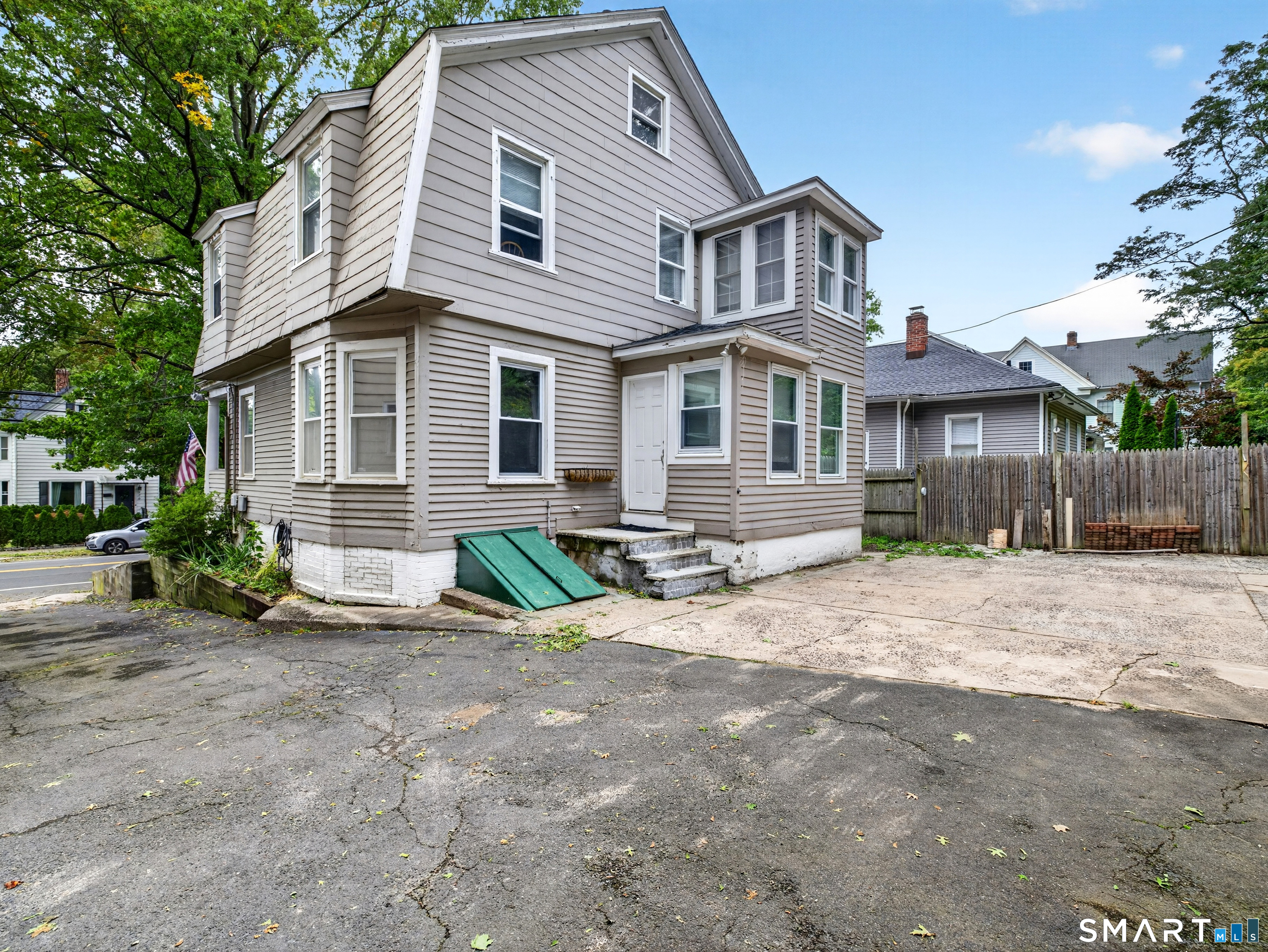 977 Townsend Avenue photo 27