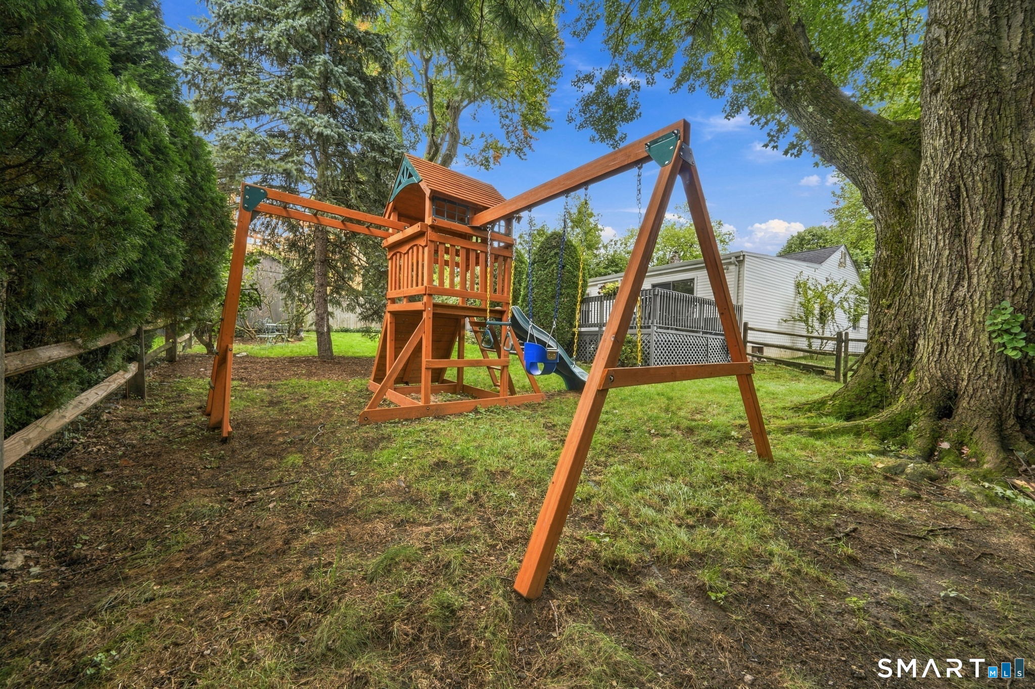 72 Sutton Drive East photo 35