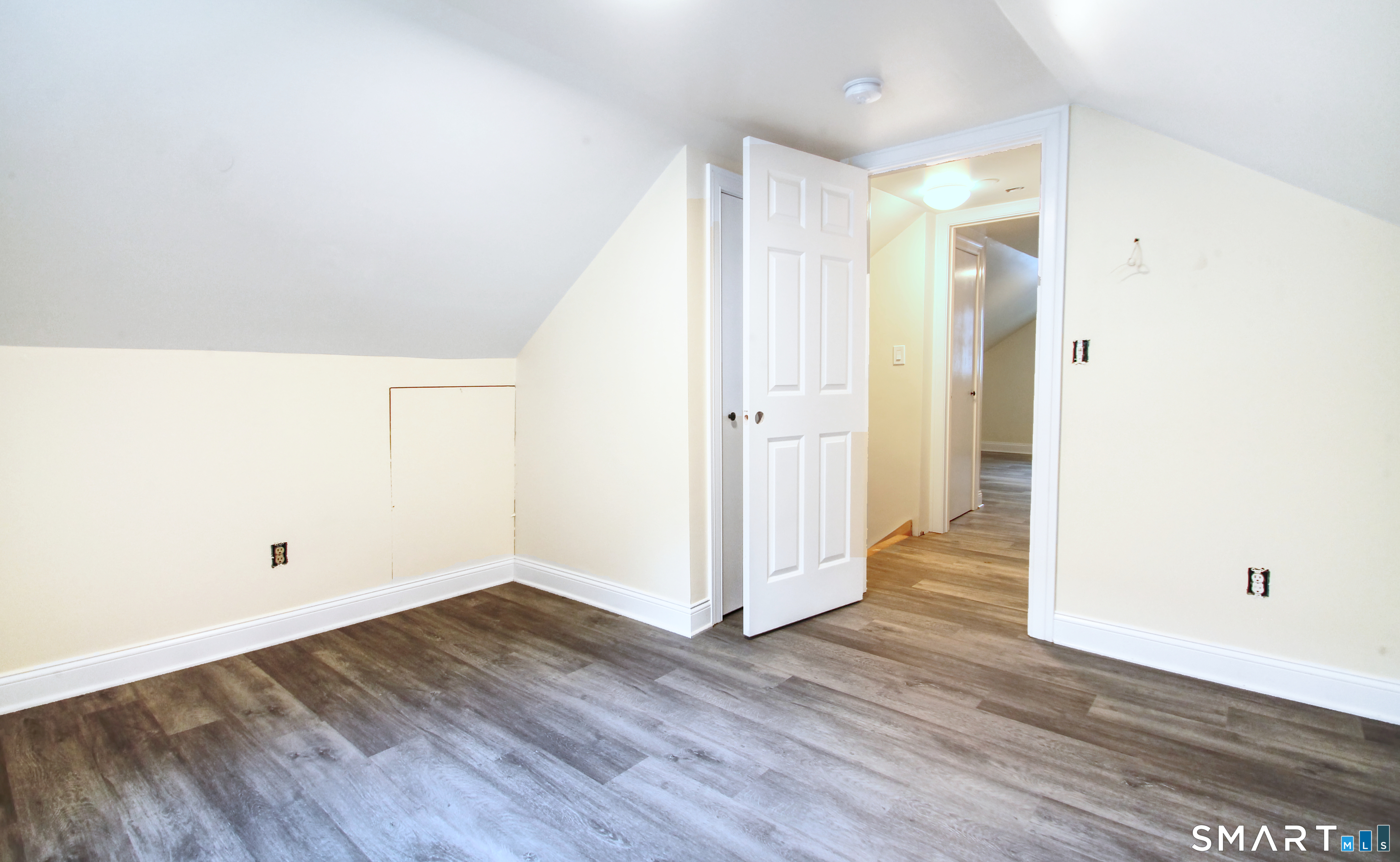 136 Hillside Avenue photo 19