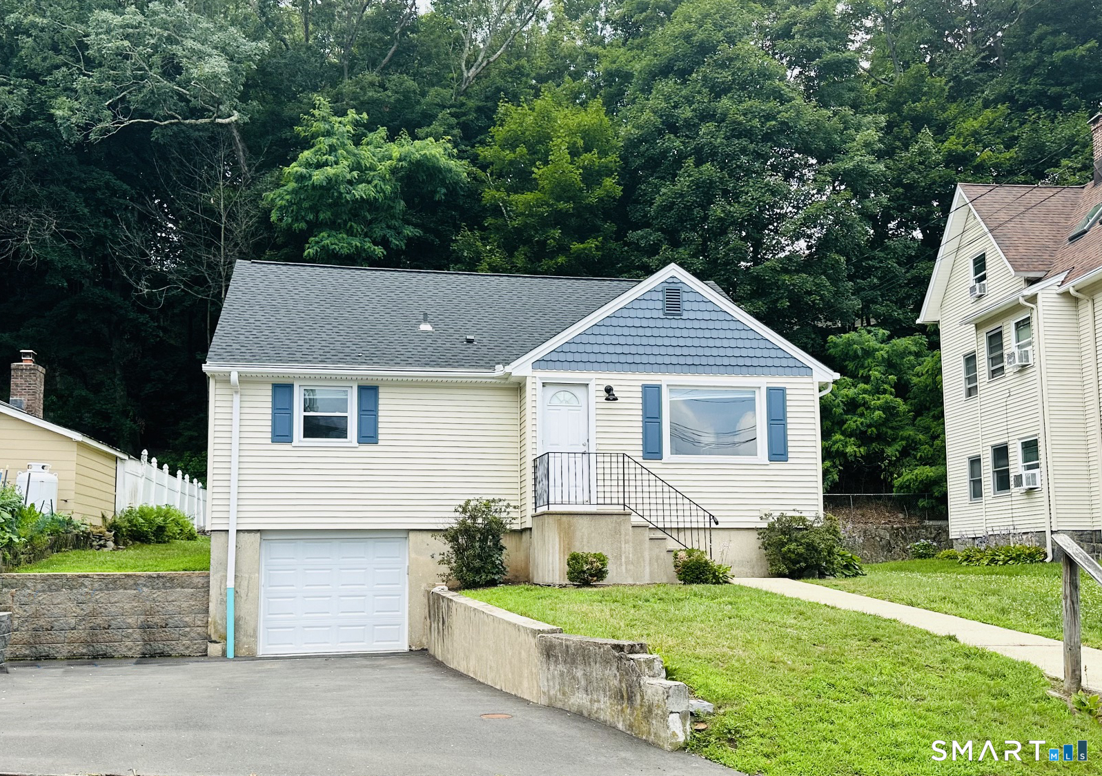 136 Hillside Avenue photo 2
