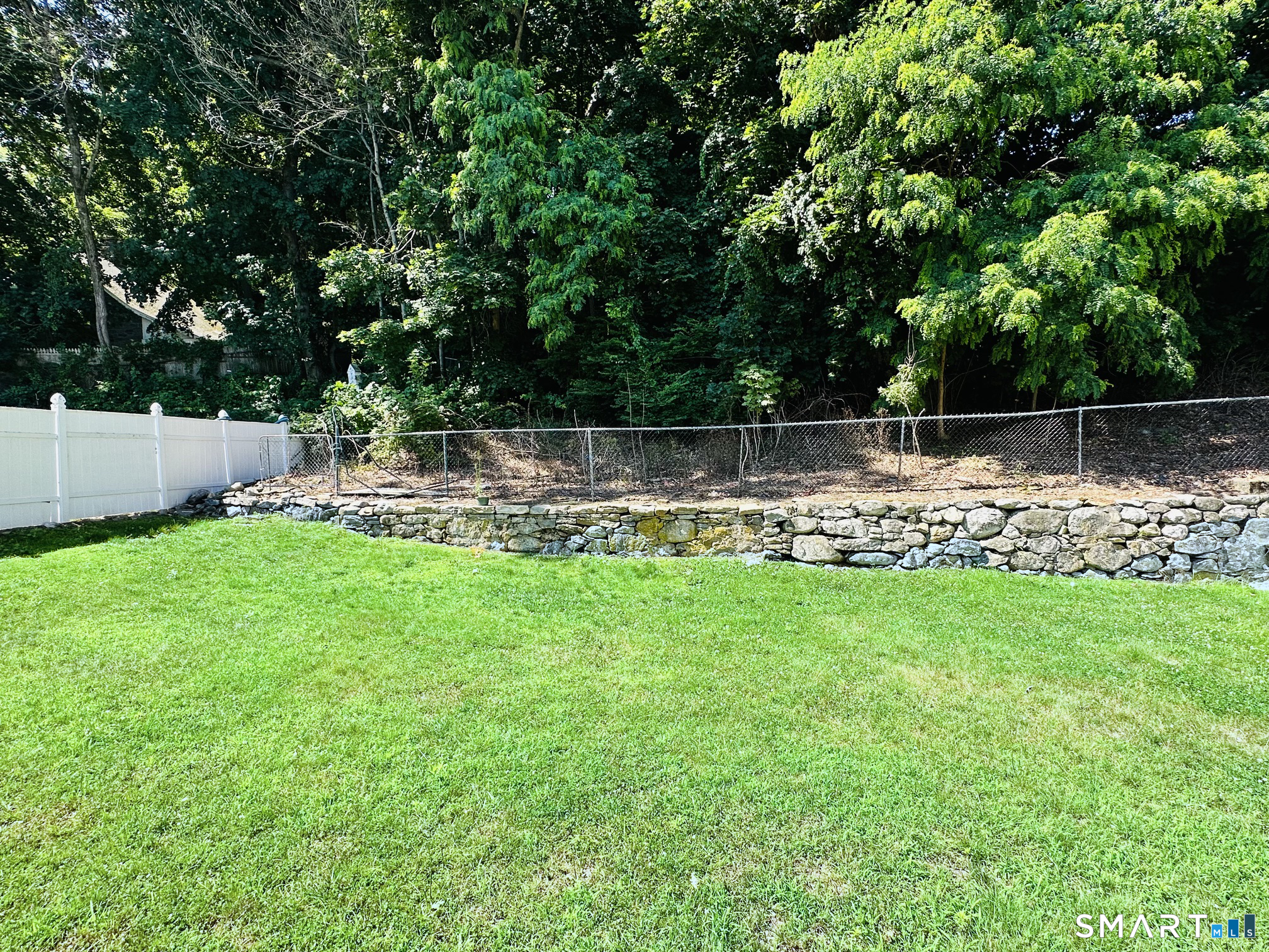136 Hillside Avenue photo 22