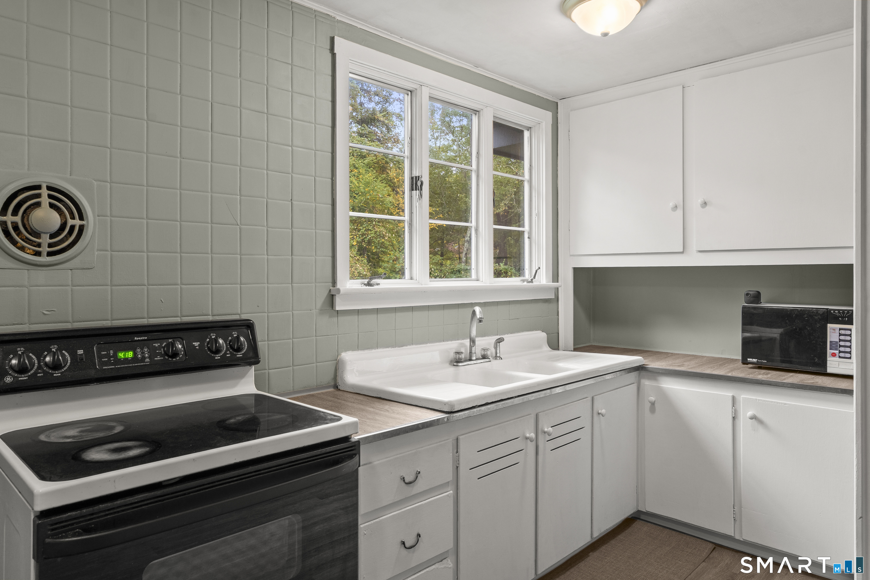 98 Turkey Hill Road, Haddam, CT 06438