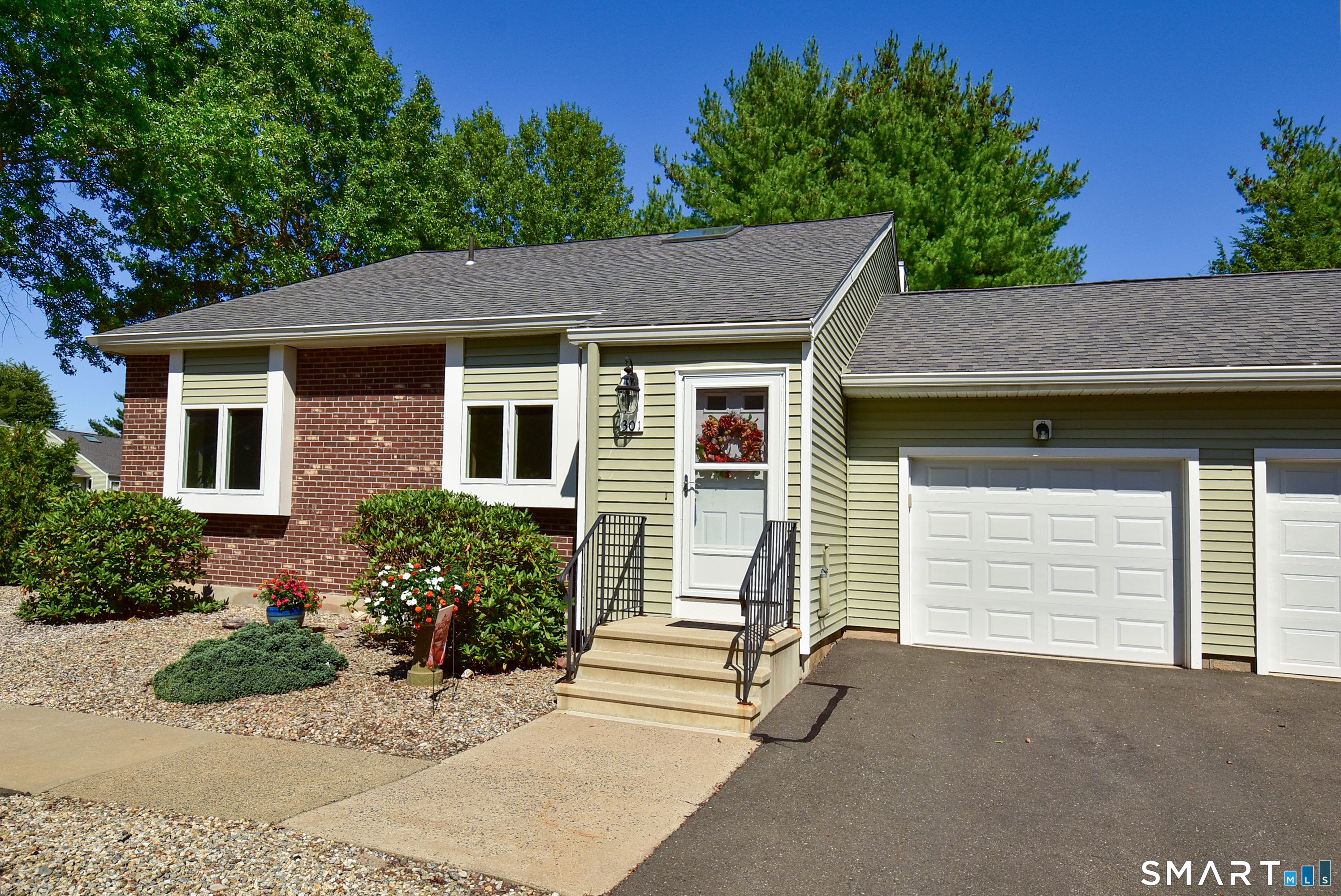 301 Sand Stone Drive, South Windsor