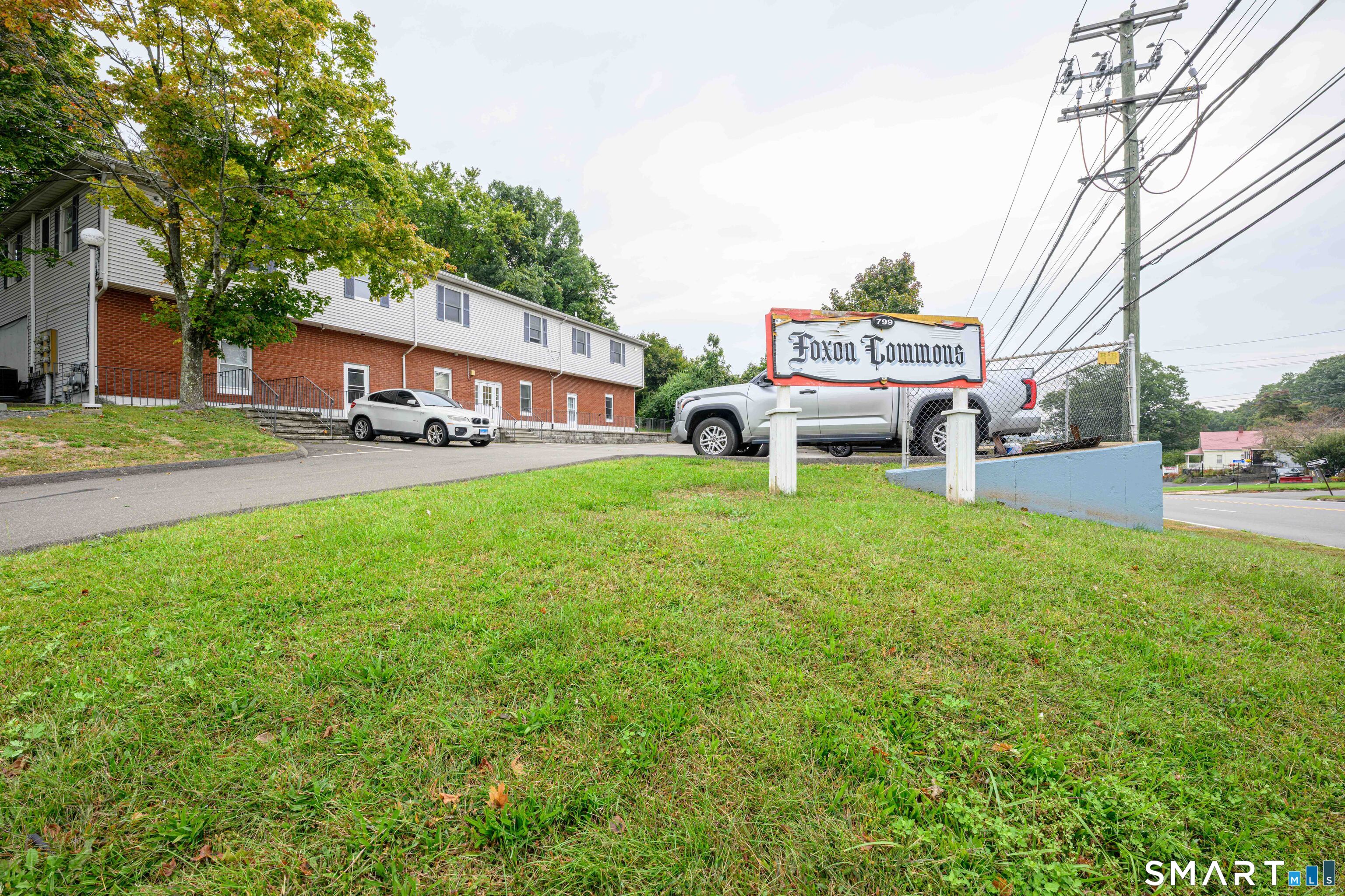 799 Foxon Road photo 3