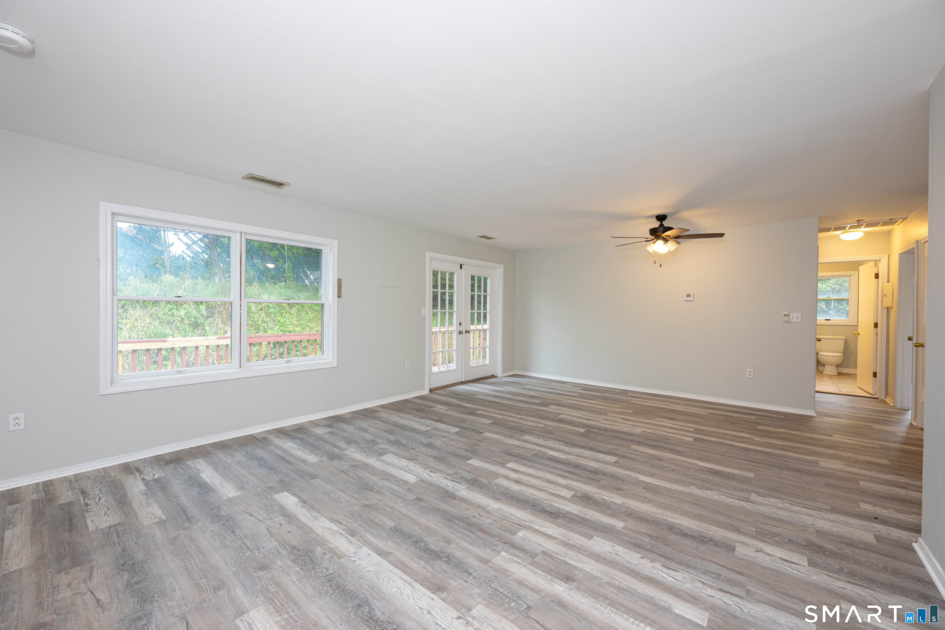 799 Foxon Road photo 7