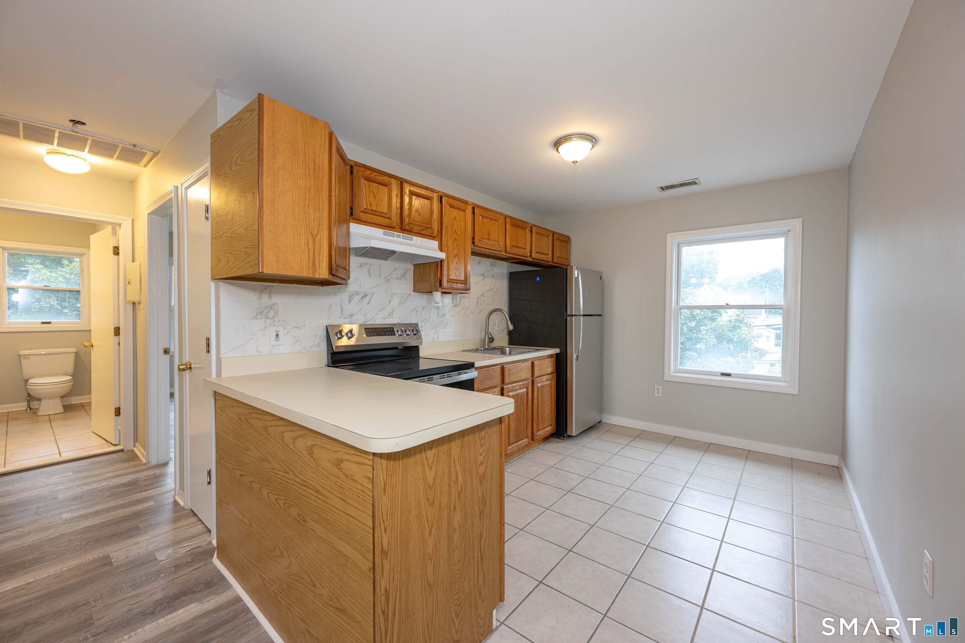 799 Foxon Road photo 4