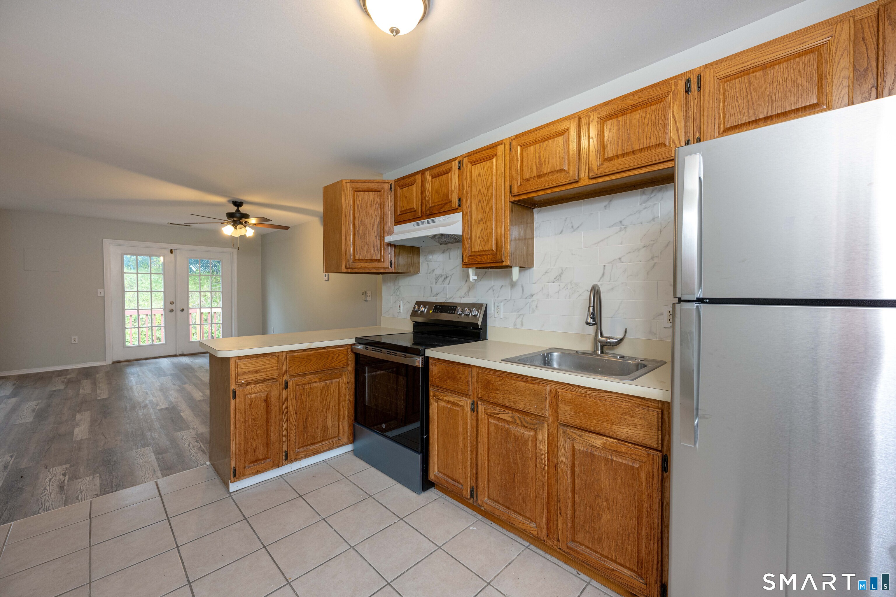 799 Foxon Road photo 6