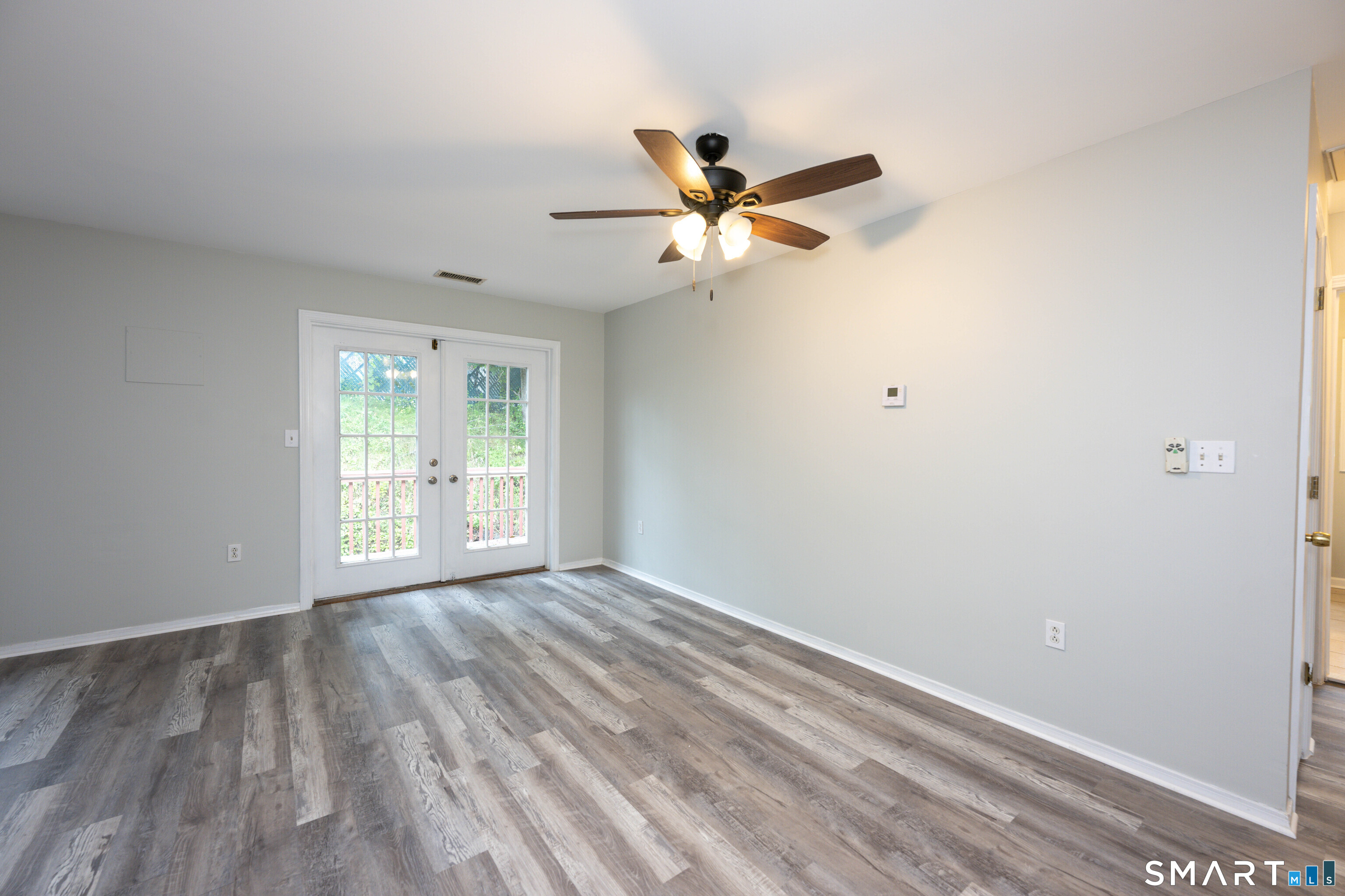 799 Foxon Road photo 8