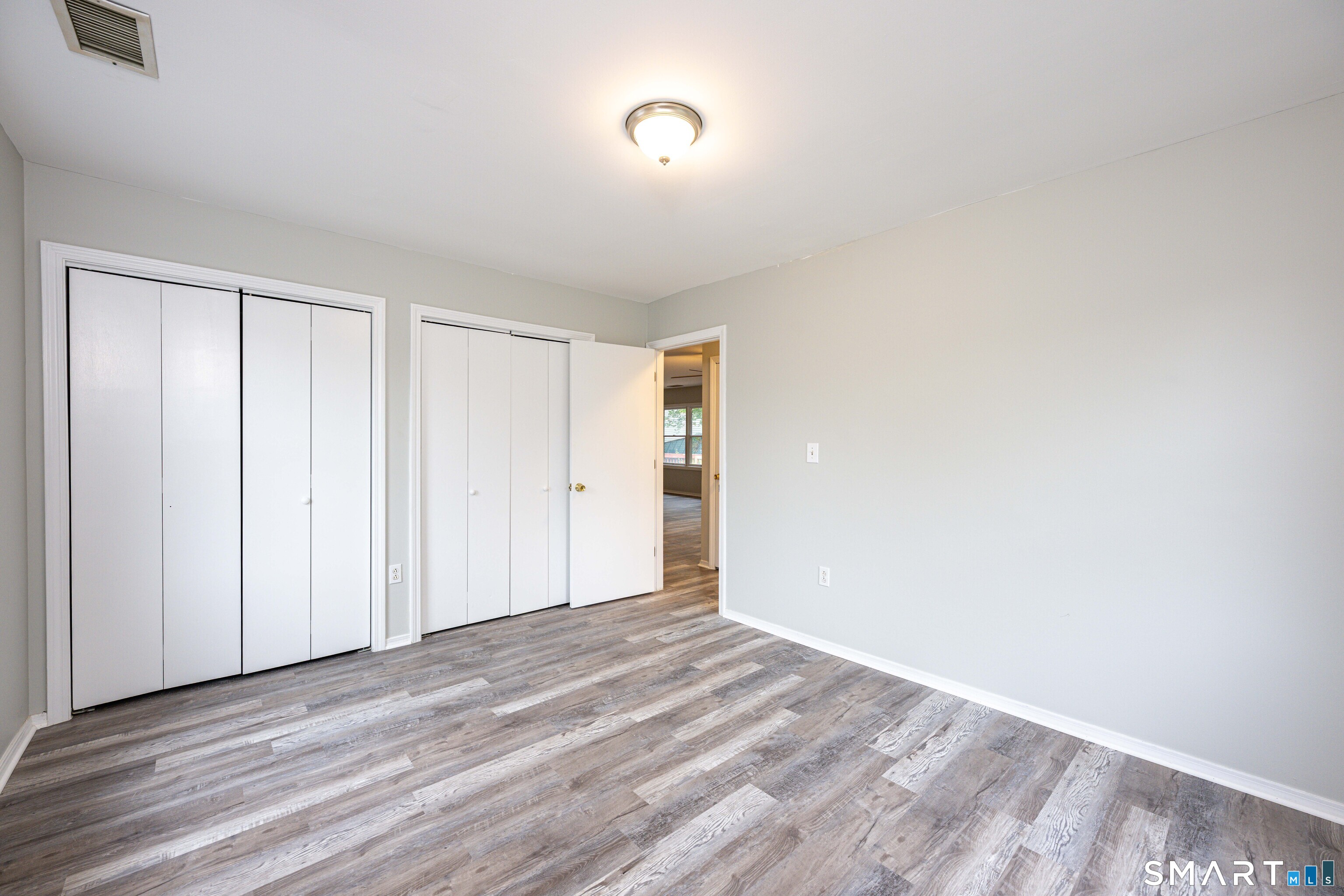 799 Foxon Road photo 13