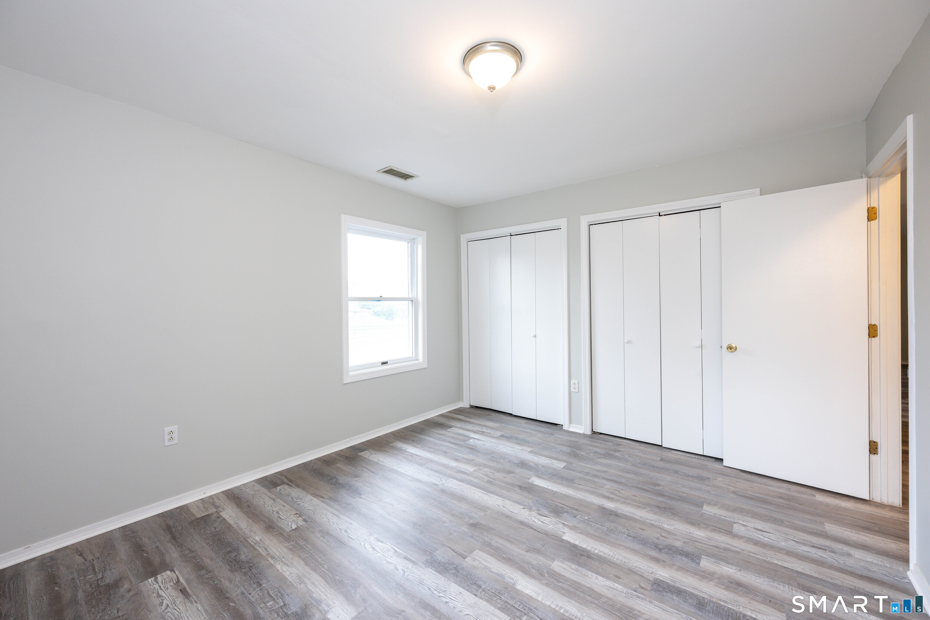 799 Foxon Road photo 13
