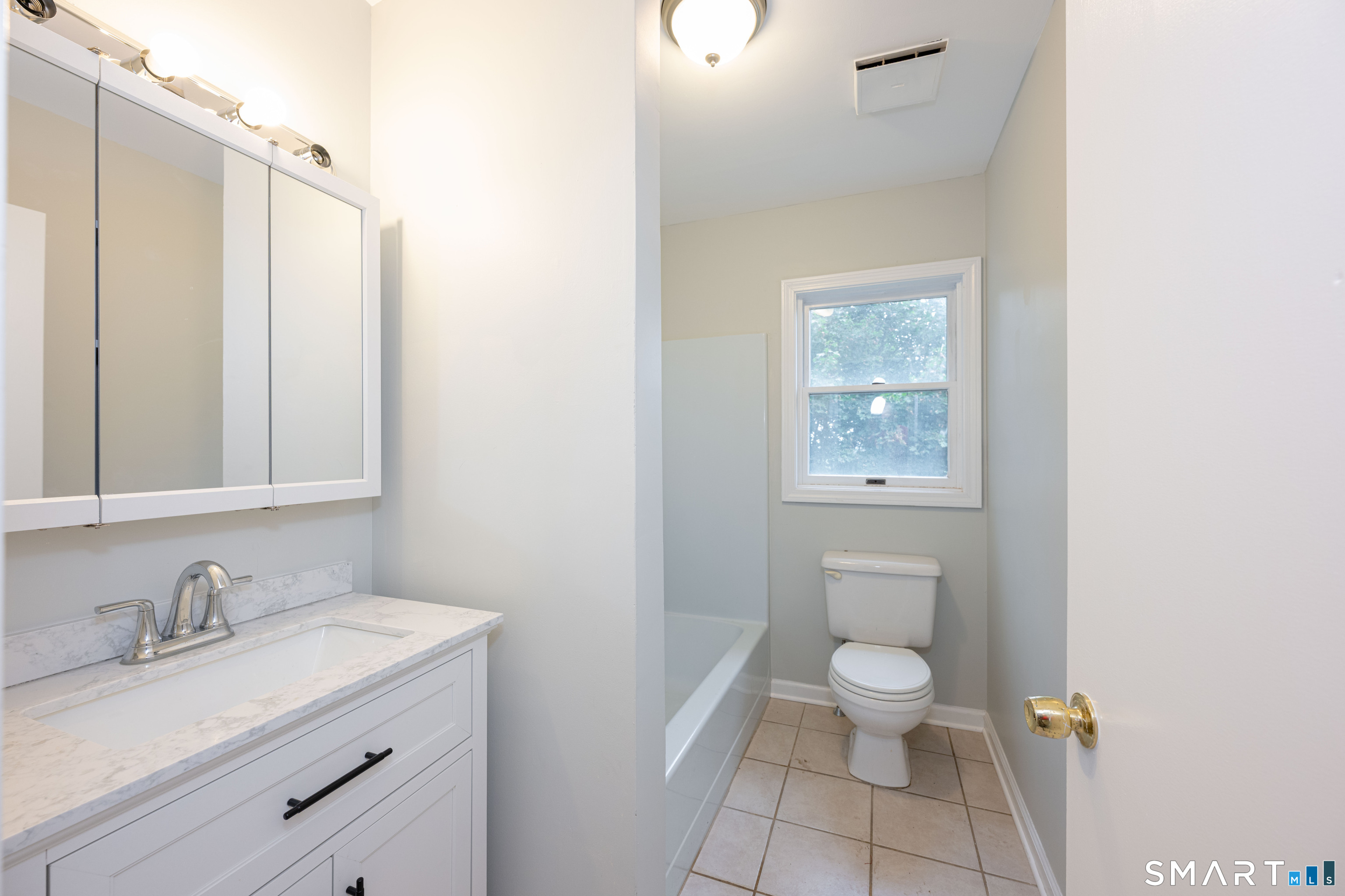 799 Foxon Road photo 14