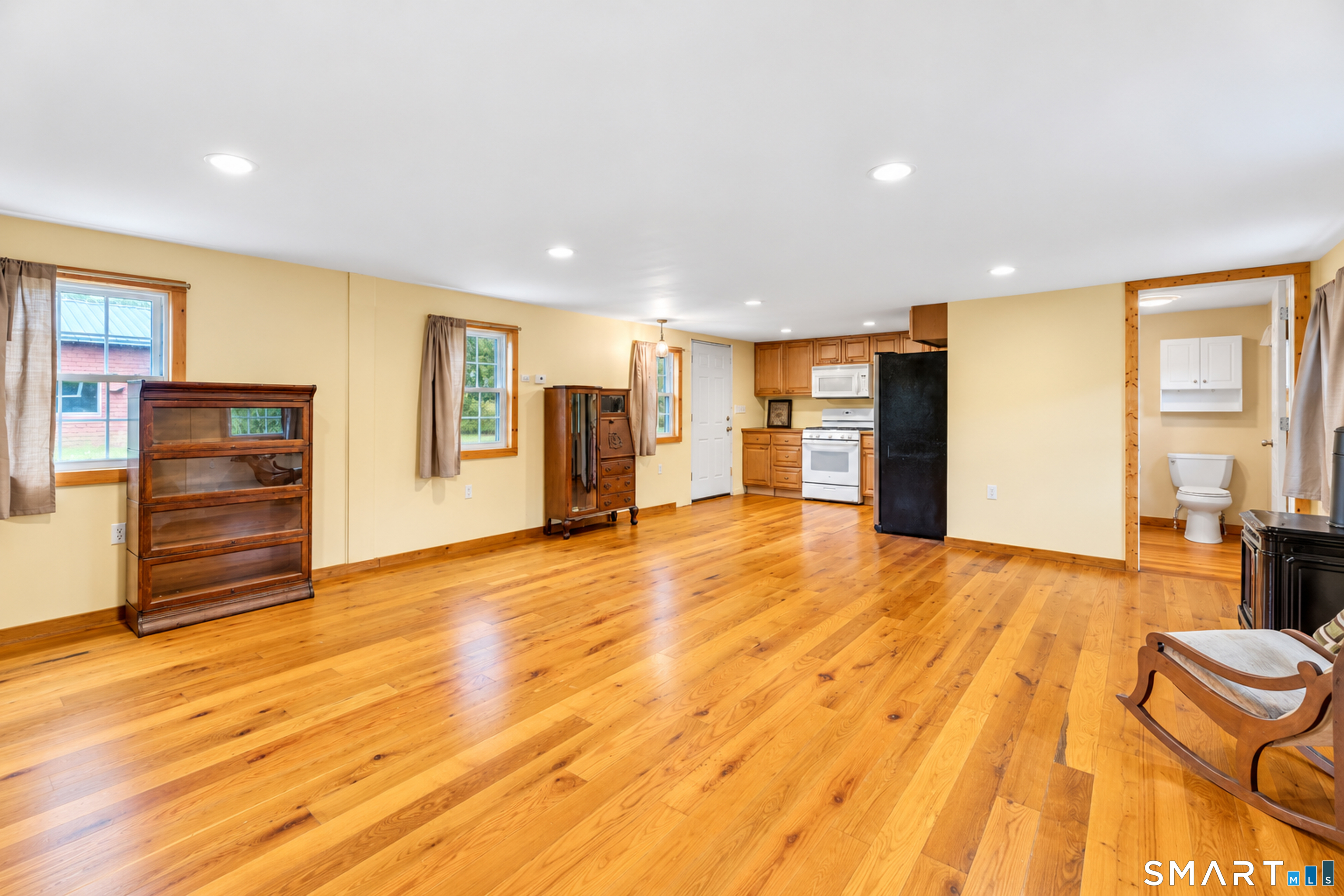 110 West High Street, East Hampton, CT 06424