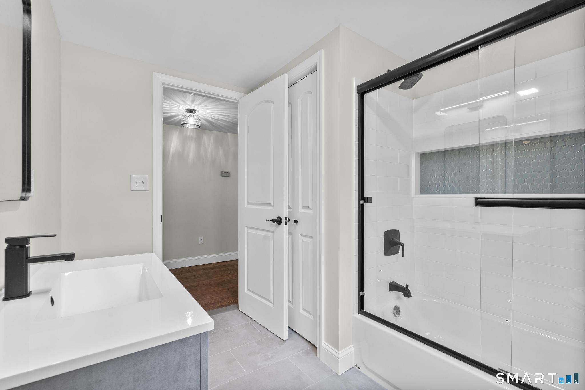 576 Huntington Street photo 27