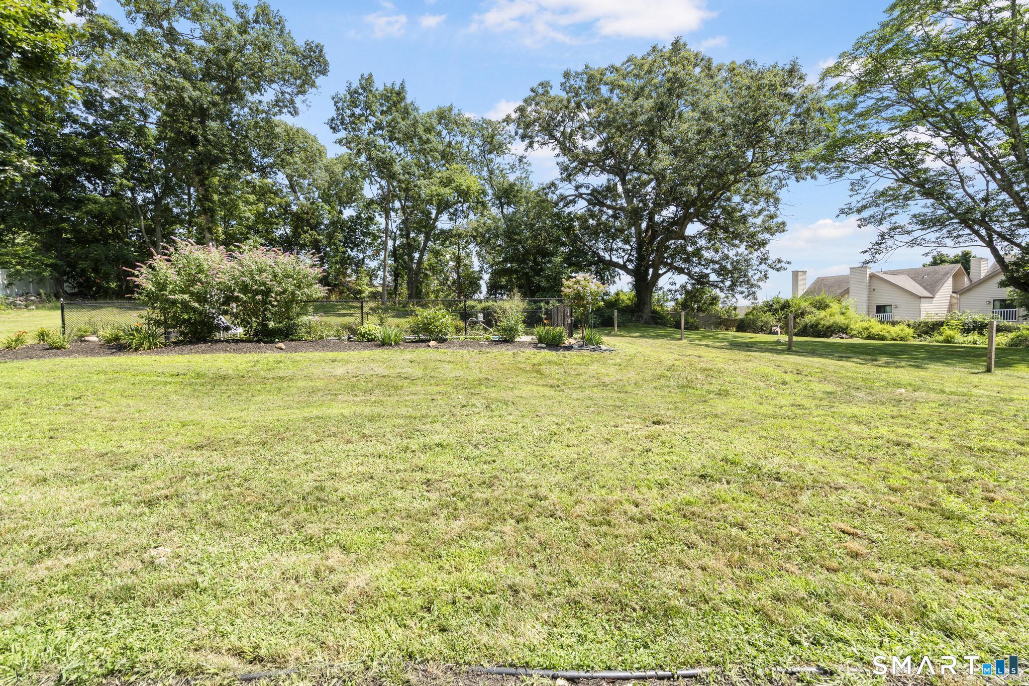 576 Huntington Street photo 35