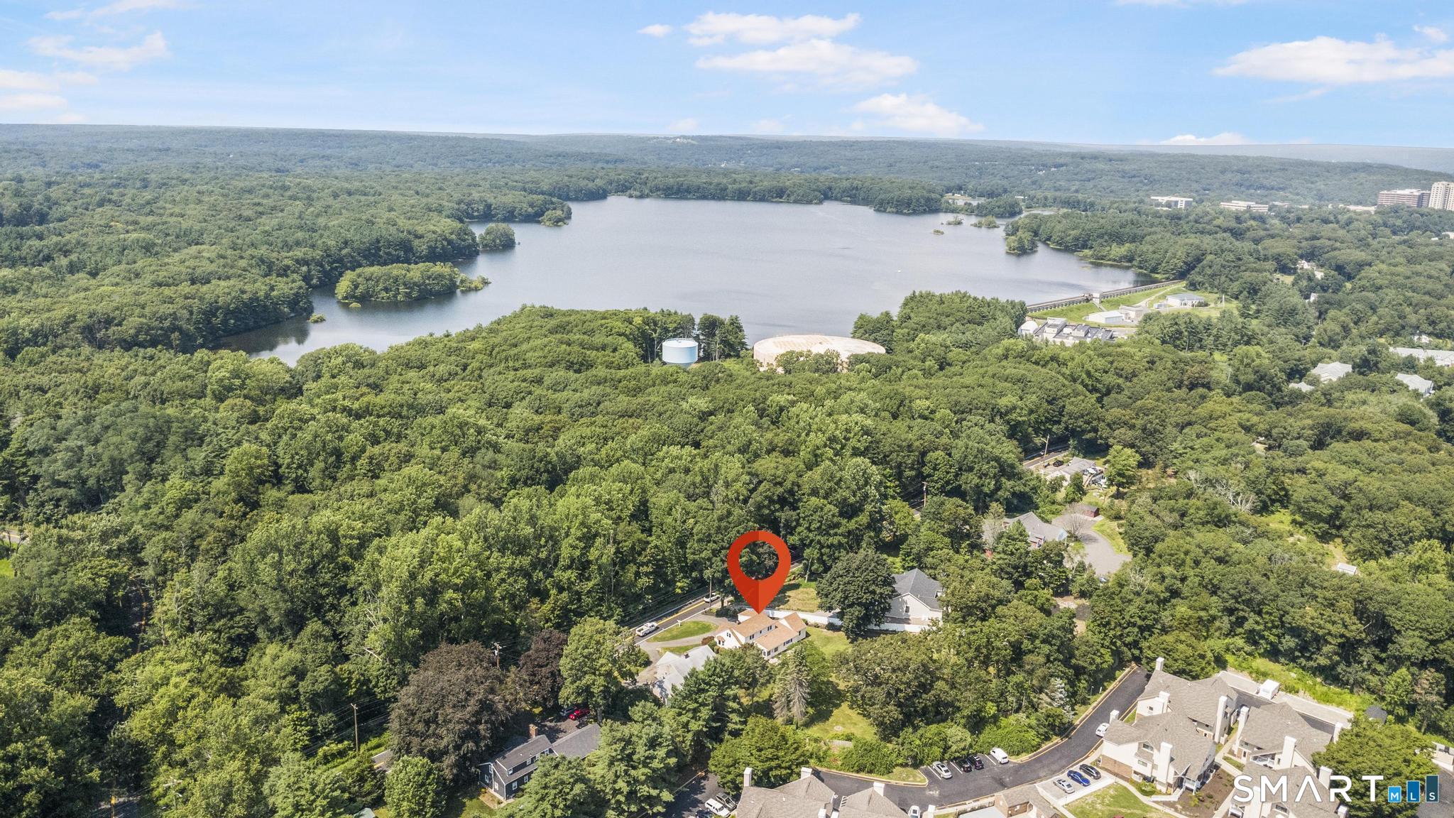 576 Huntington Street photo 37