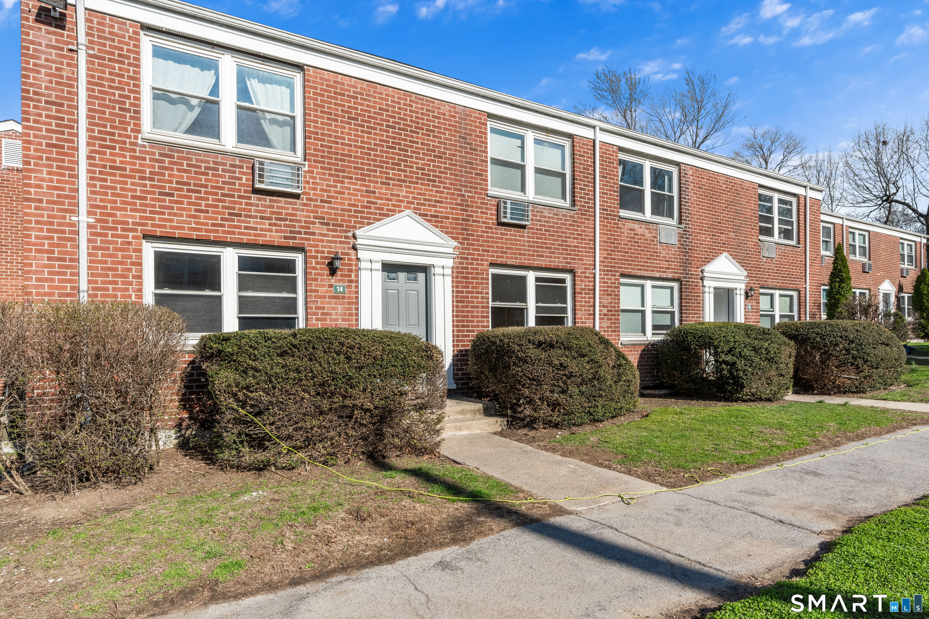 323 Hamilton Court Unit #B photo 15