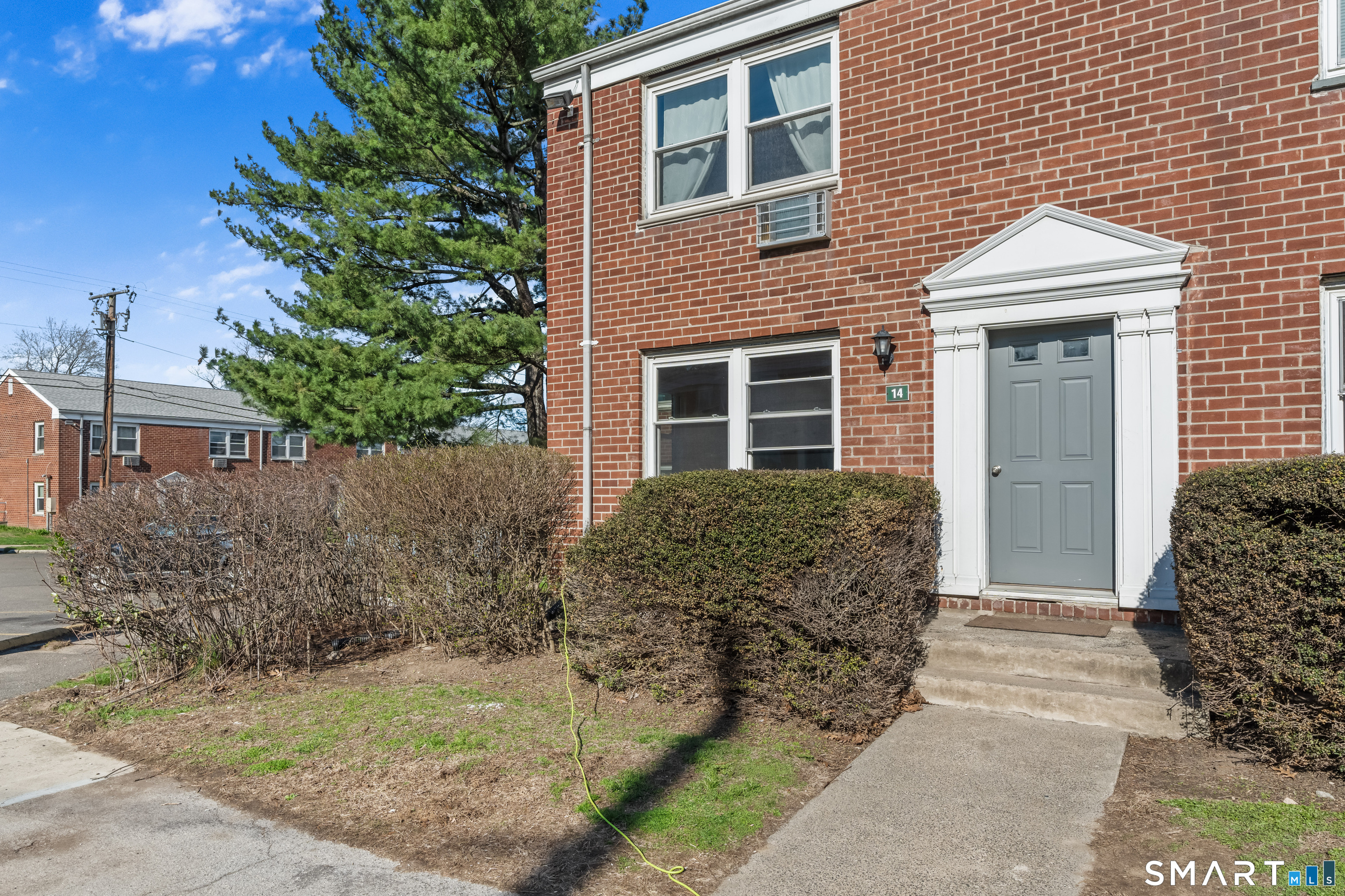 323 Hamilton Court Unit #B photo 16