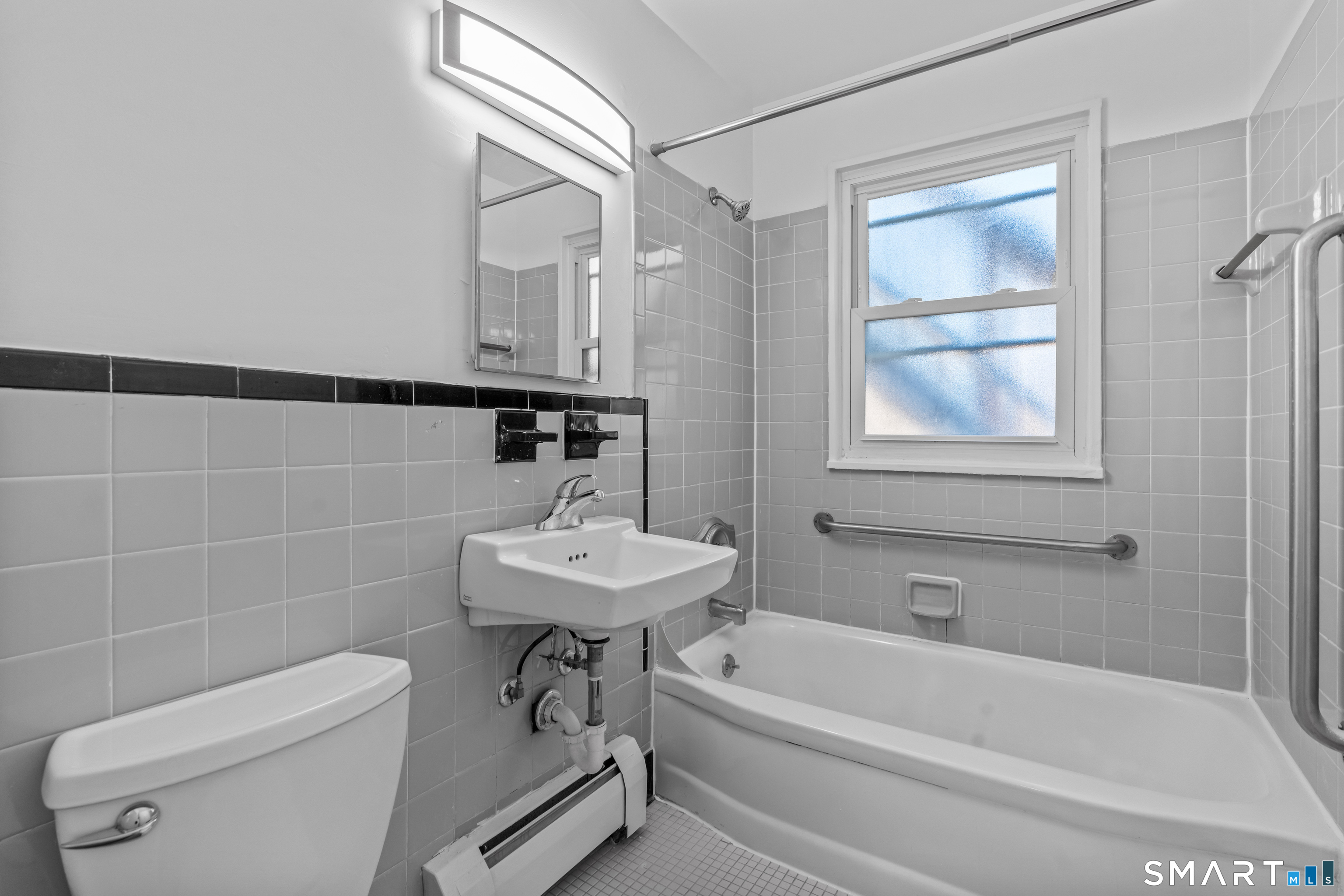 323 Hamilton Court Unit #B photo 13