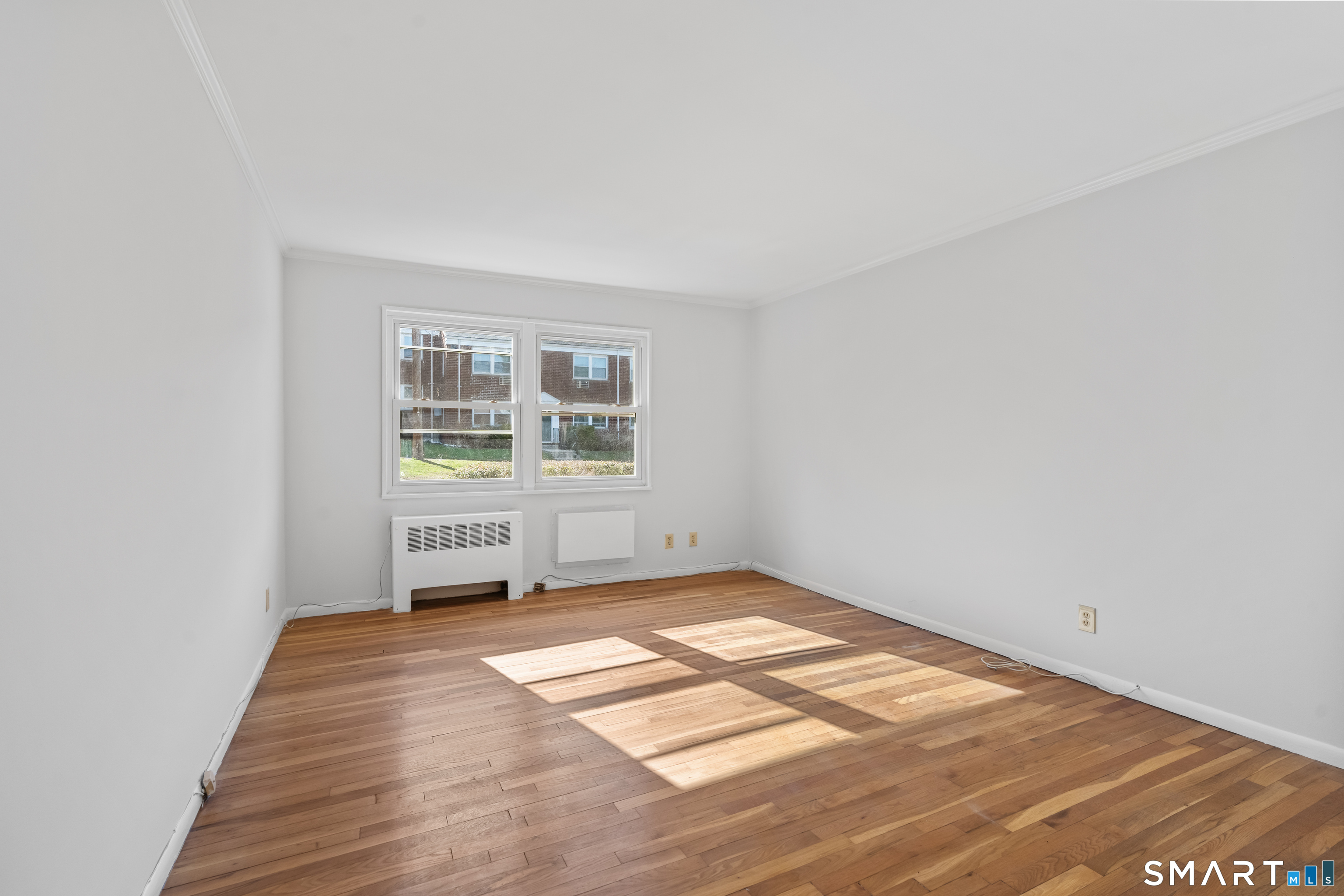 323 Hamilton Court Unit #B photo 9