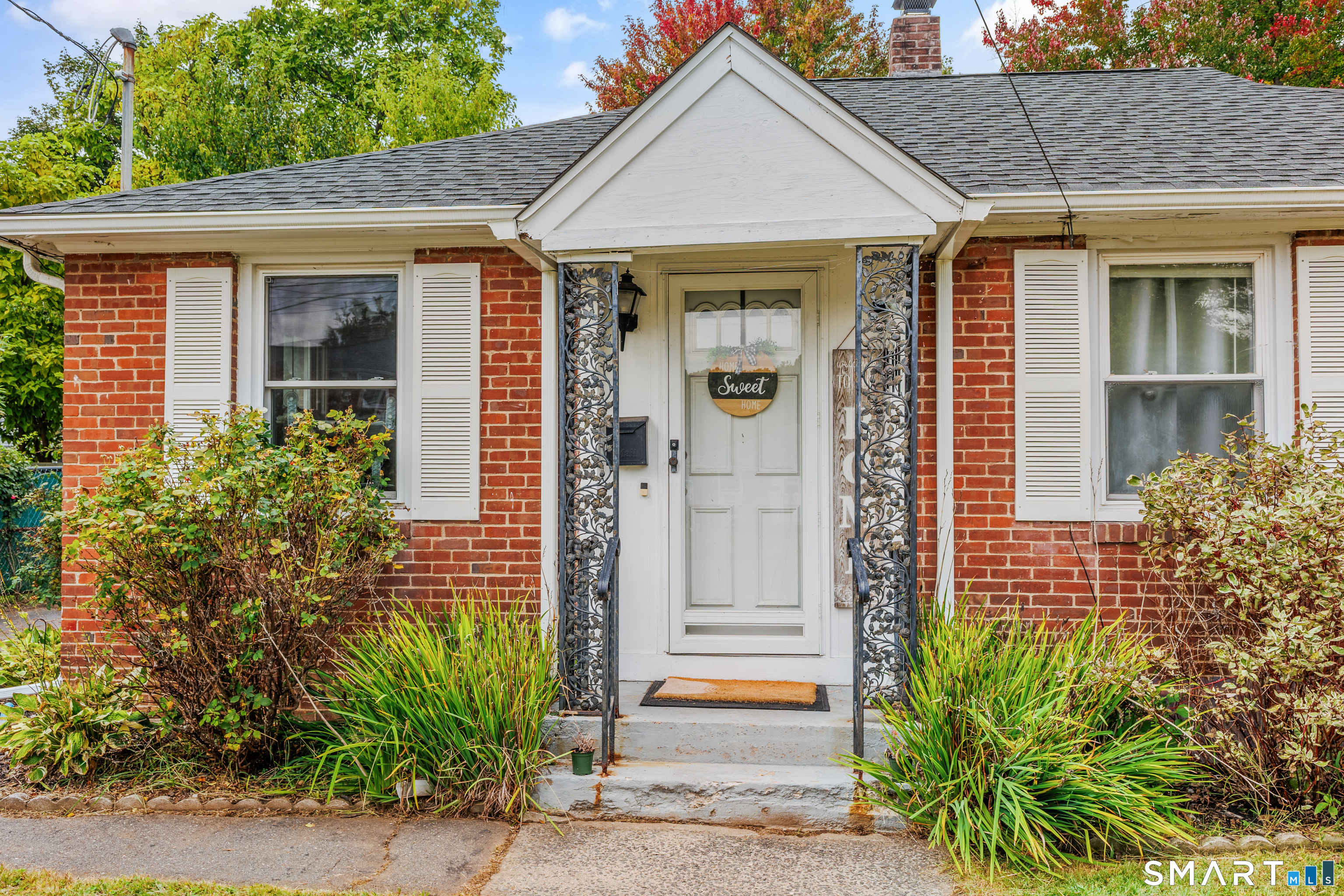 Photo 3 of Single family home for sale at 9 Sheridan Ct, Plainville, CT 06062 | MLS# 24210280 | Listing updated on 2026-10-02