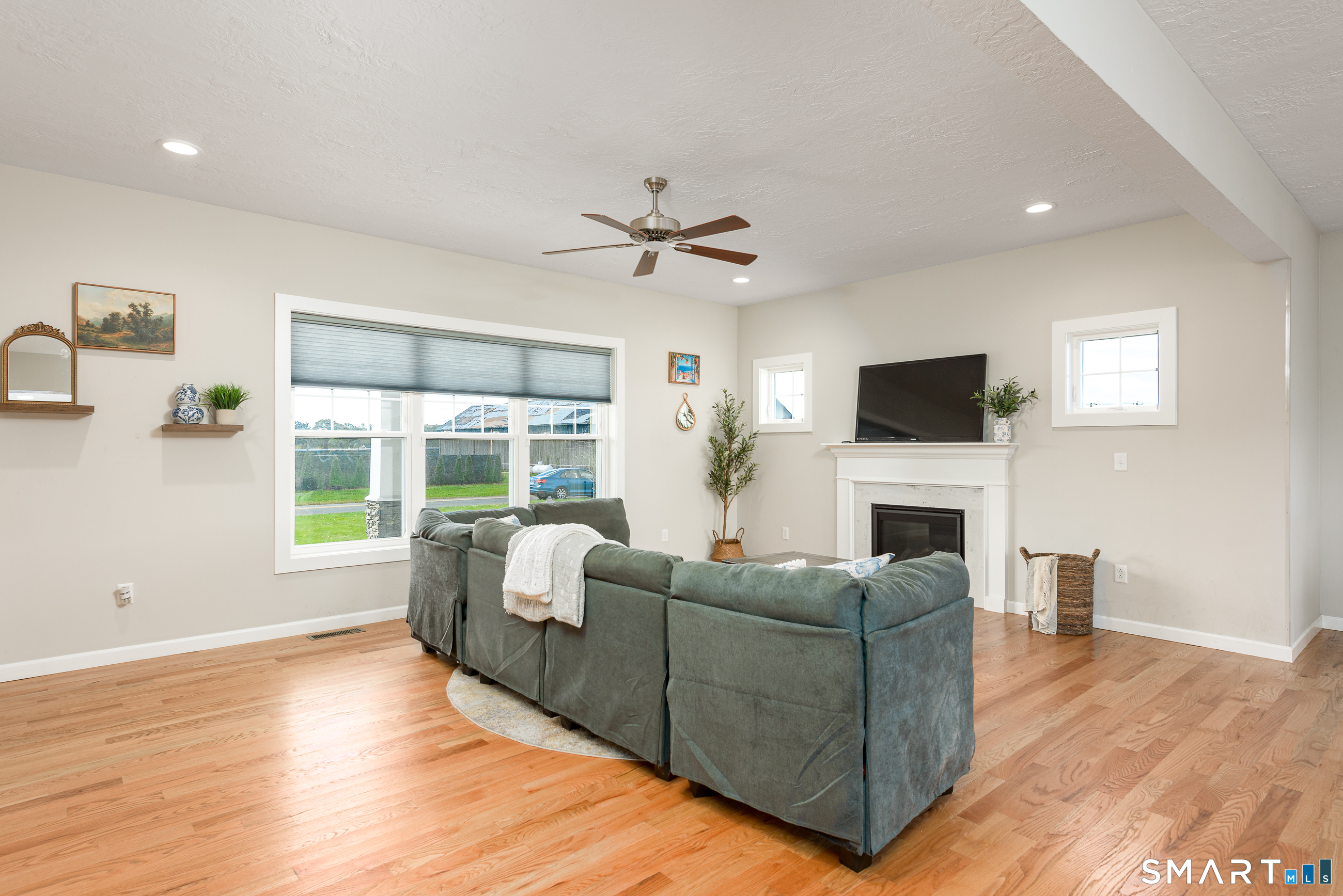 71 Middle Road photo 12