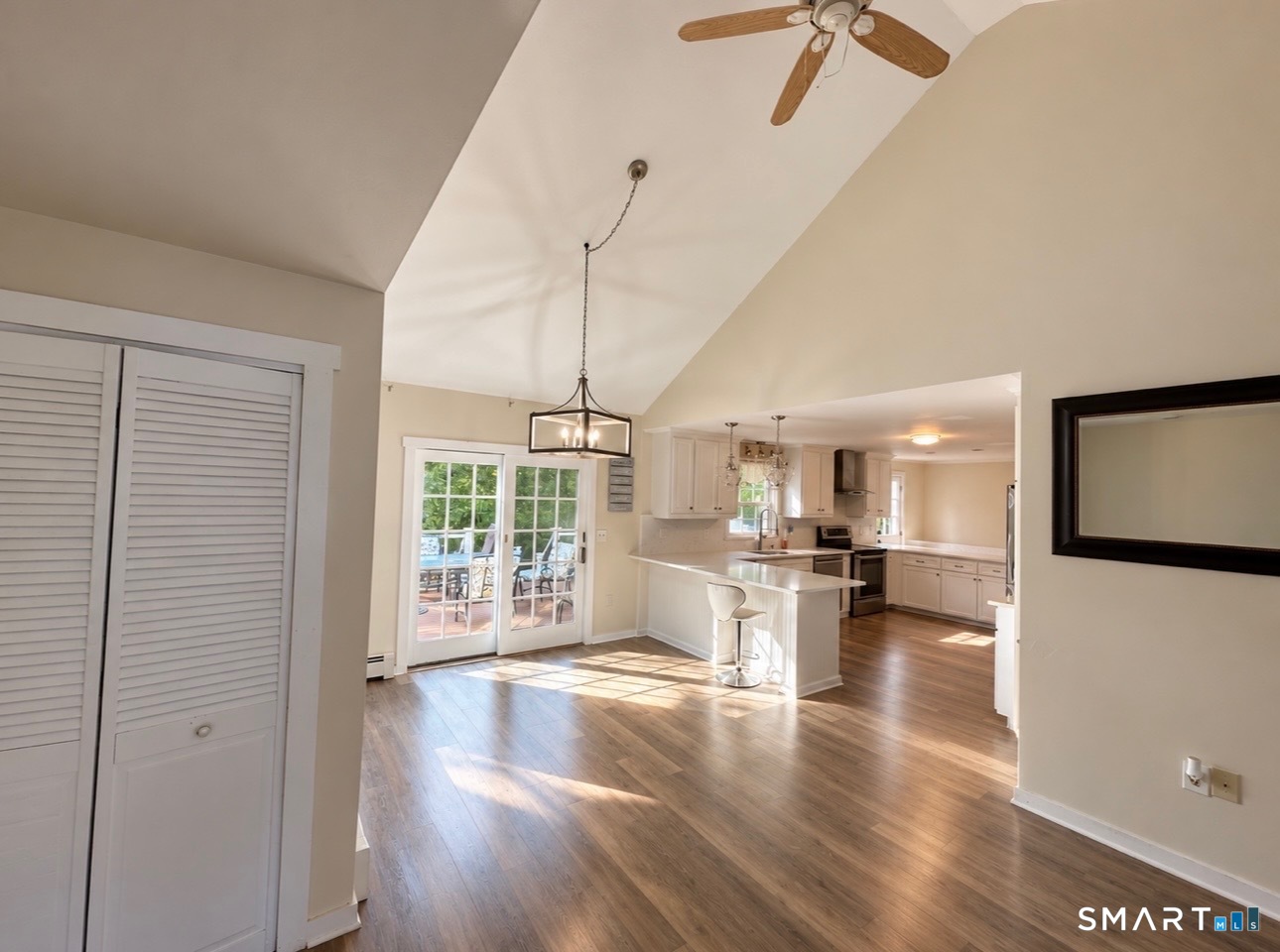 Foto 9 de Casa en renta en 54 Randall Drive, Trumbull, CT — $4,800/mes