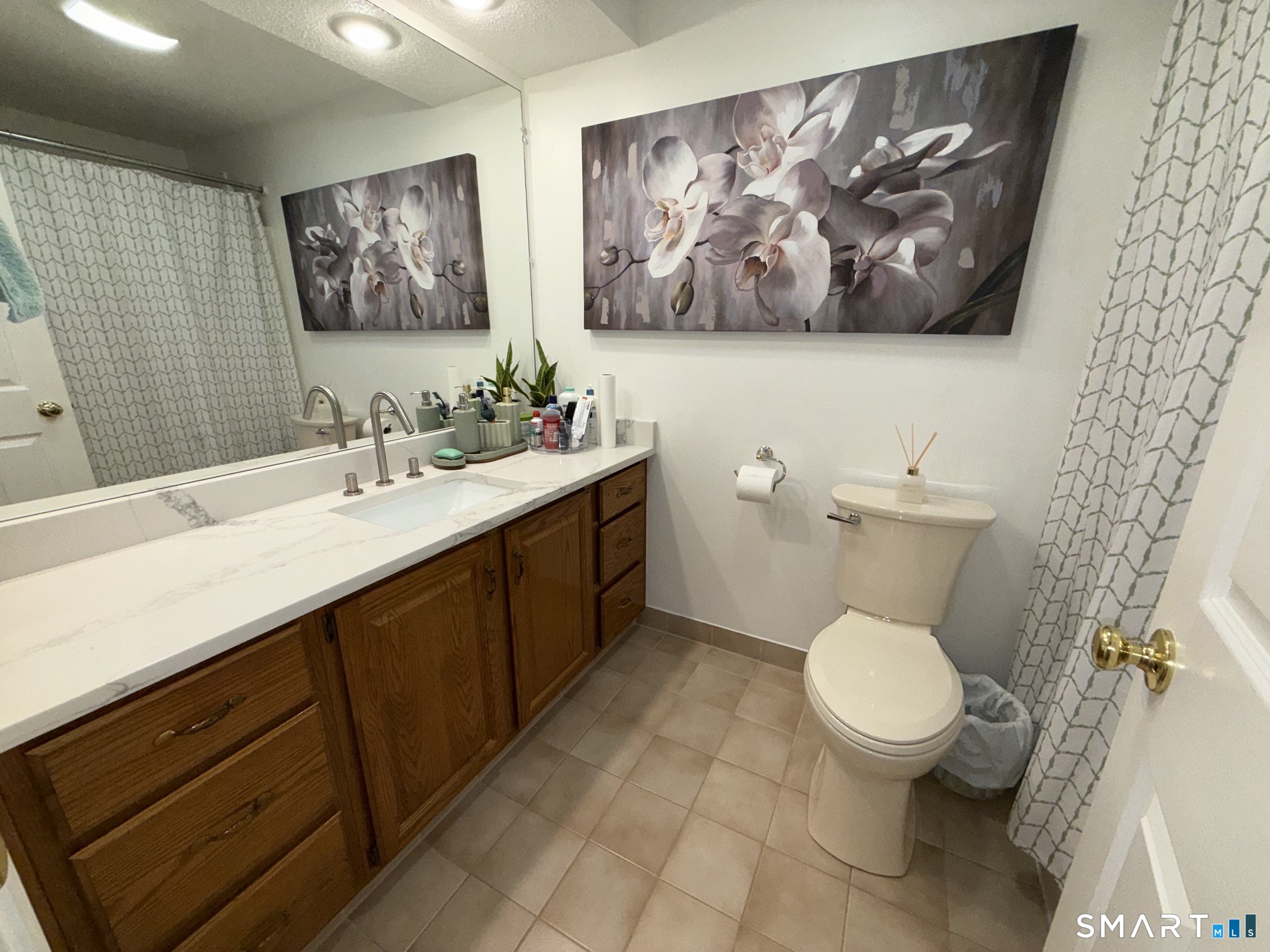 Full Upper Level Bath