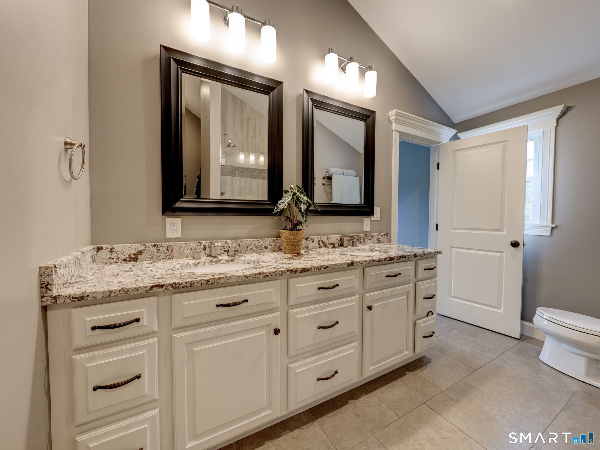 111 Woodfield Crossing photo 16