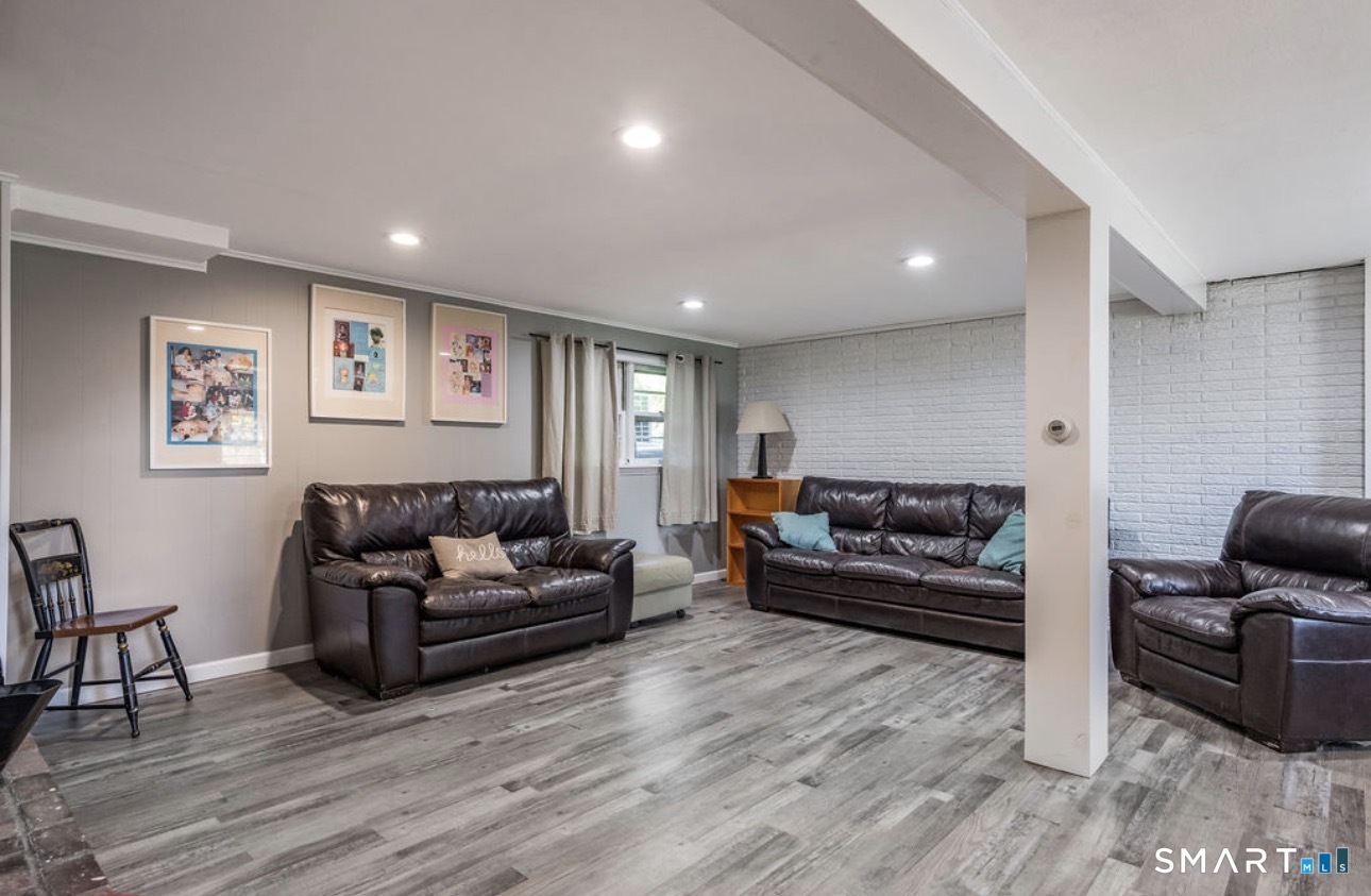 15 Carriage Drive, Clinton, CT 06413