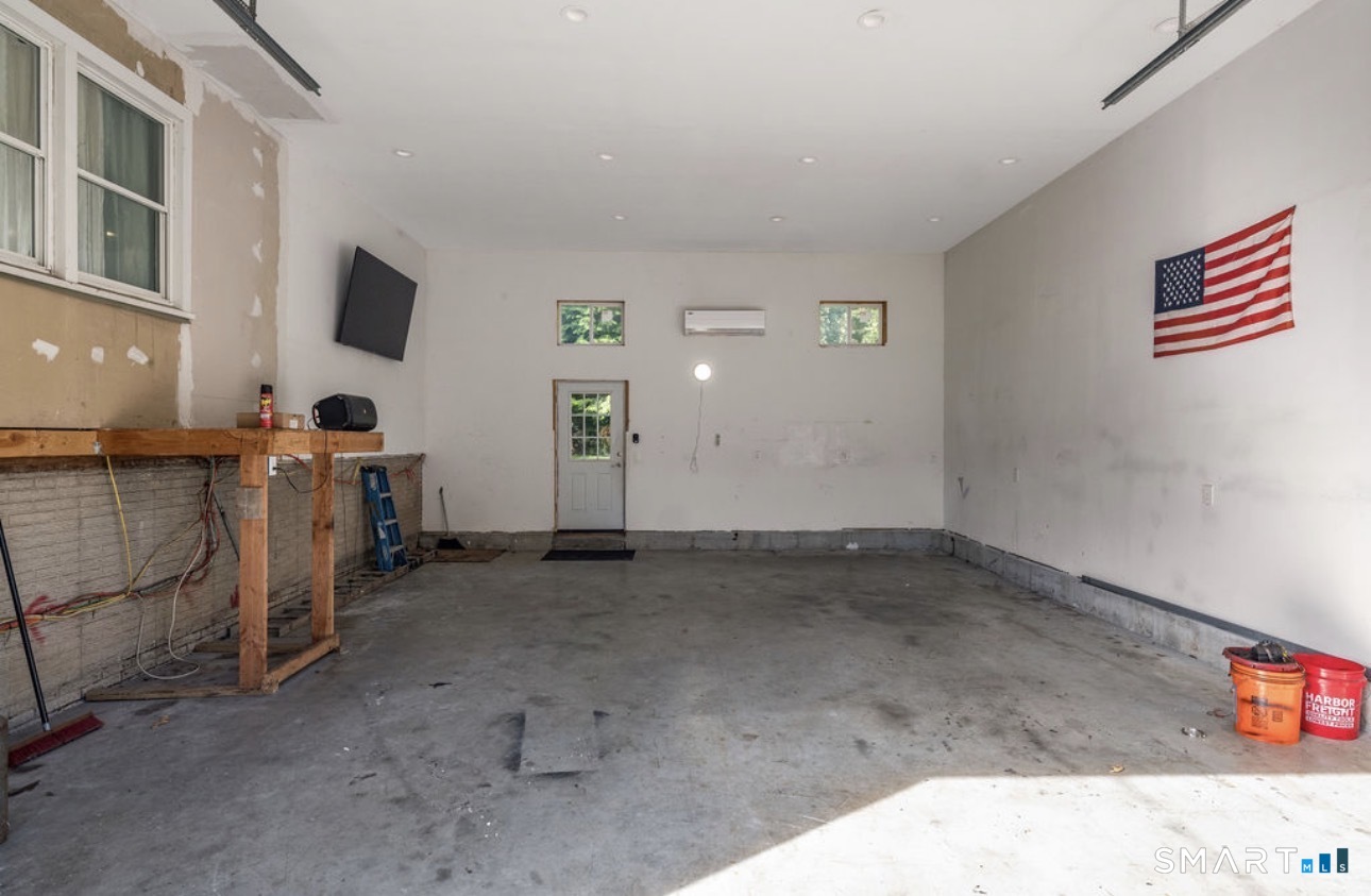 15 Carriage Drive, Clinton, CT 06413