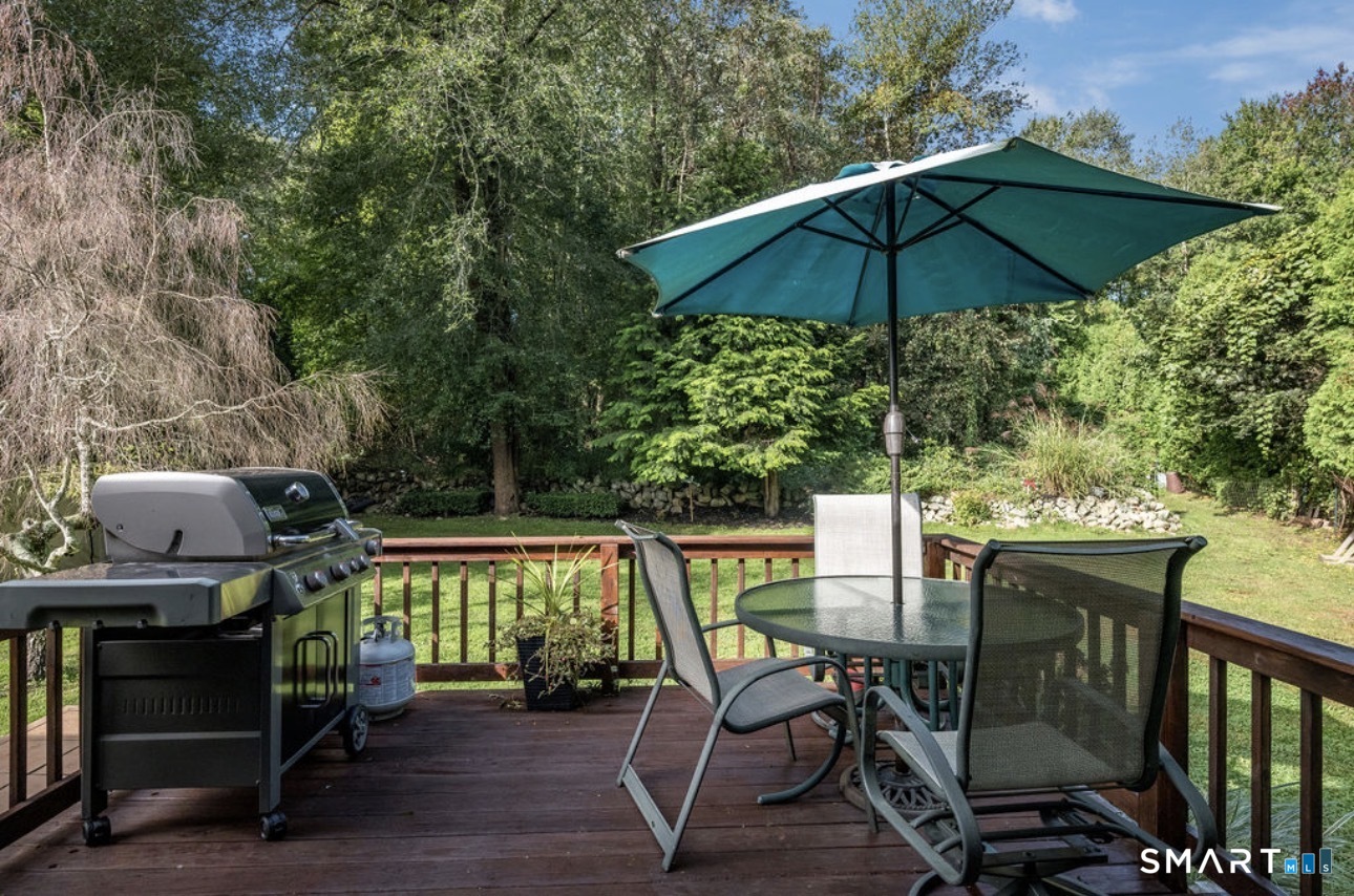 15 Carriage Drive, Clinton, CT 06413
