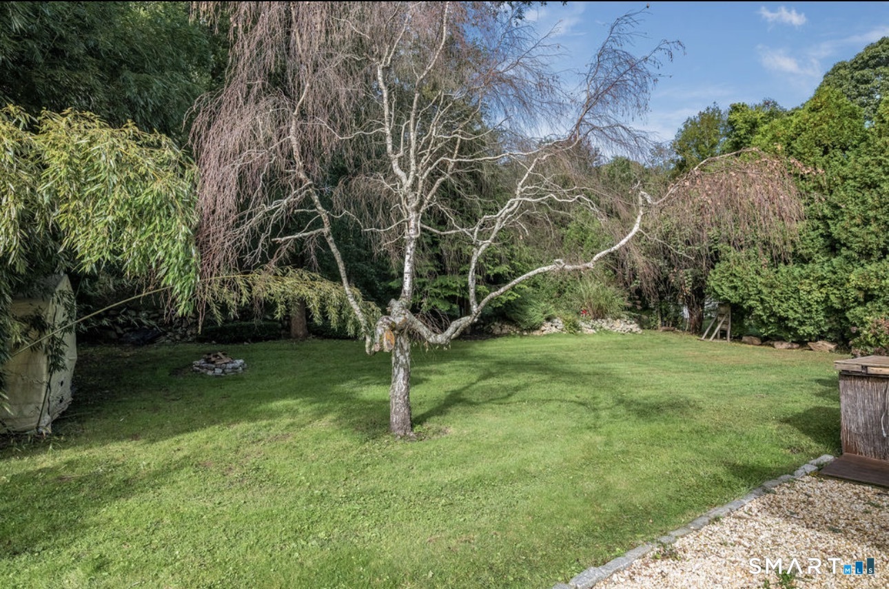15 Carriage Drive, Clinton, CT 06413