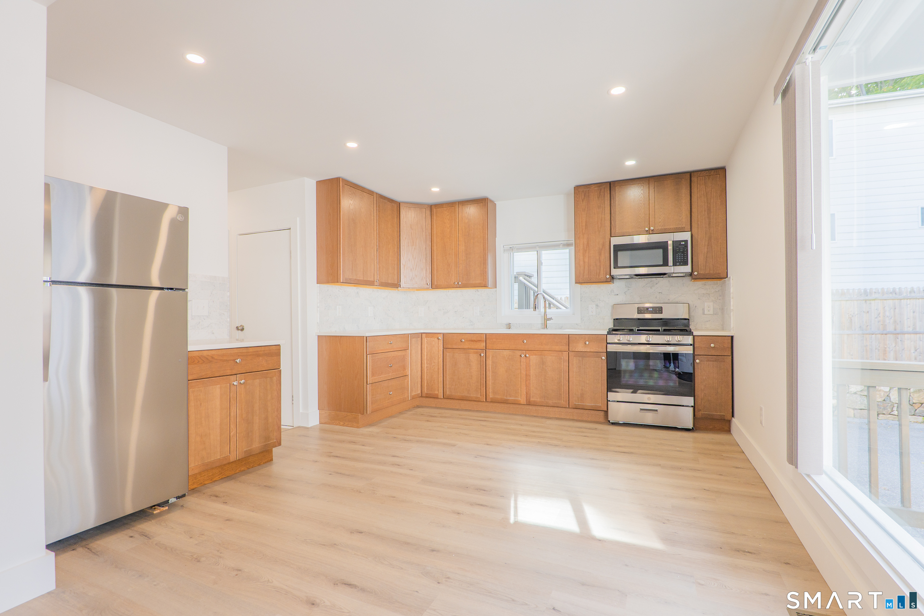 9-UNIT1 Hoyt Street photo 2