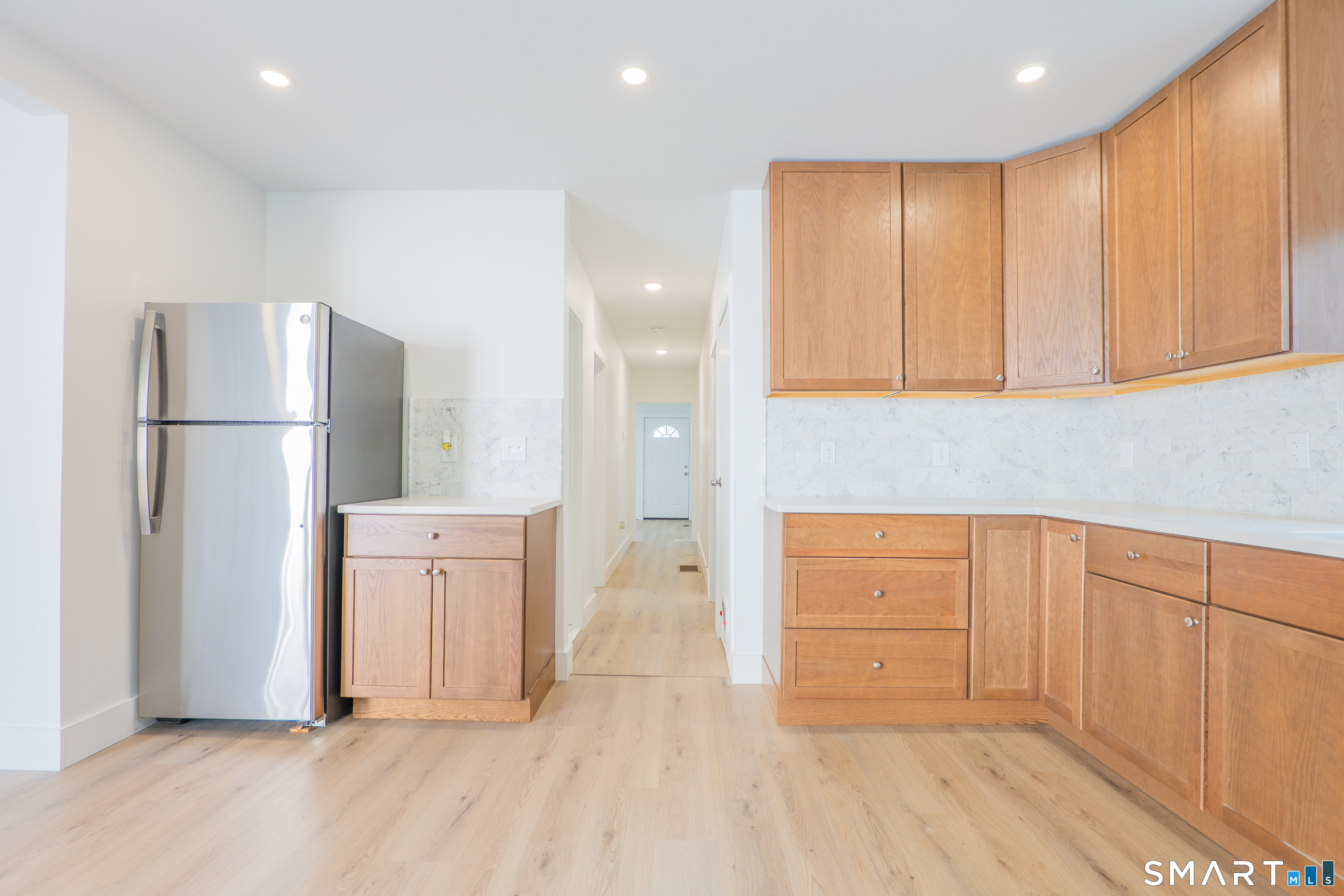 9-UNIT1 Hoyt Street photo 3