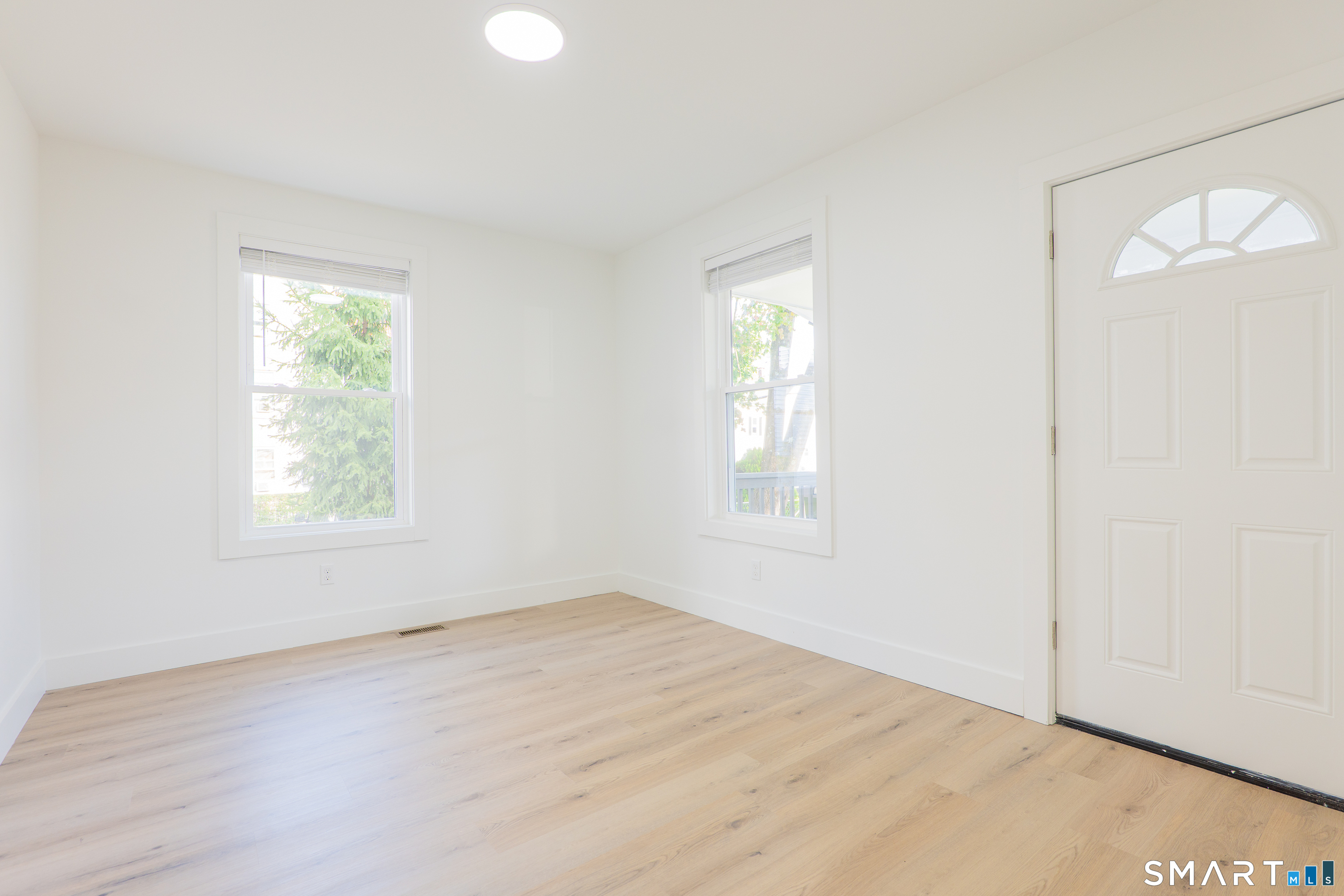 9-UNIT1 Hoyt Street photo 9