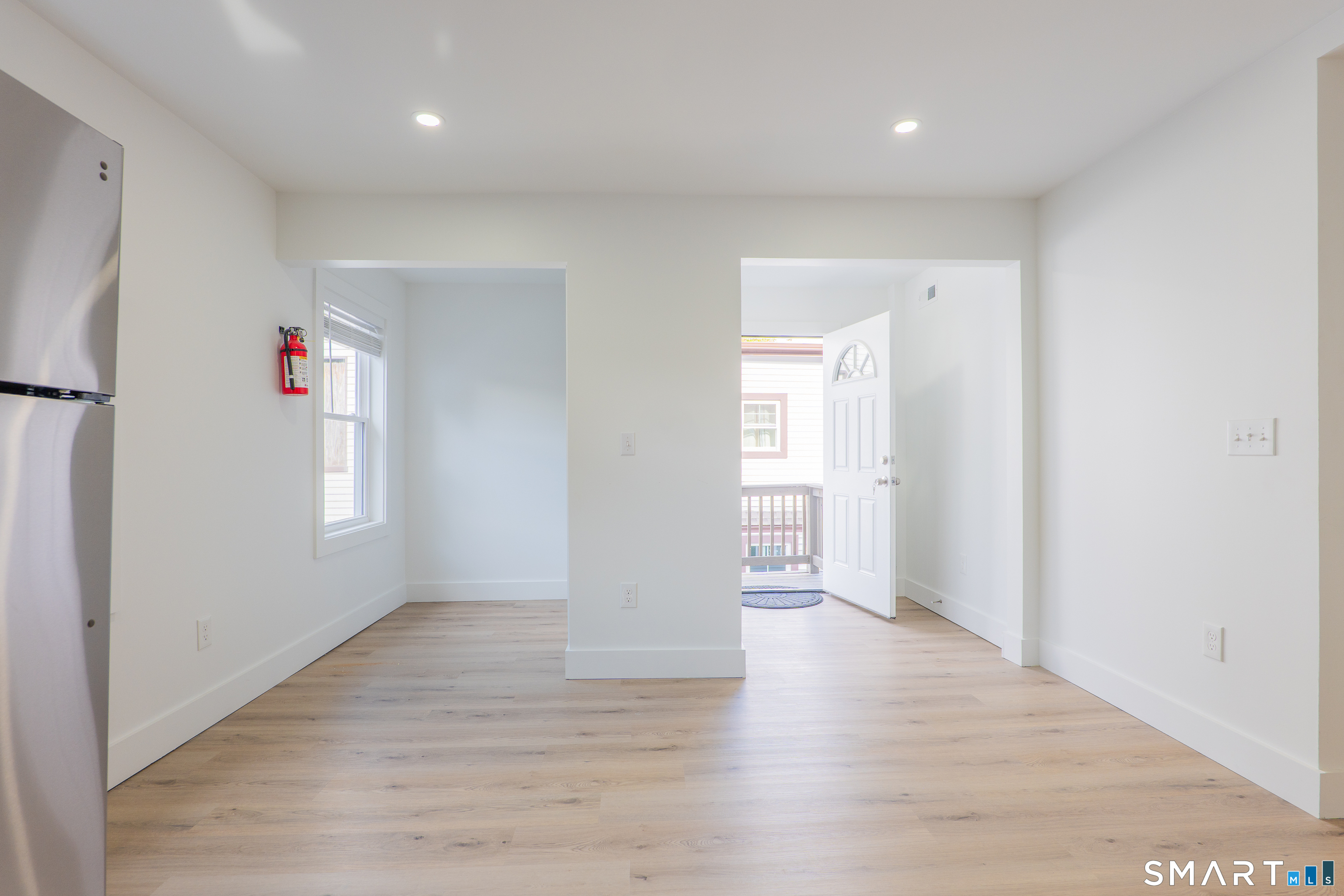 9-UNIT2 Hoyt Street photo 3
