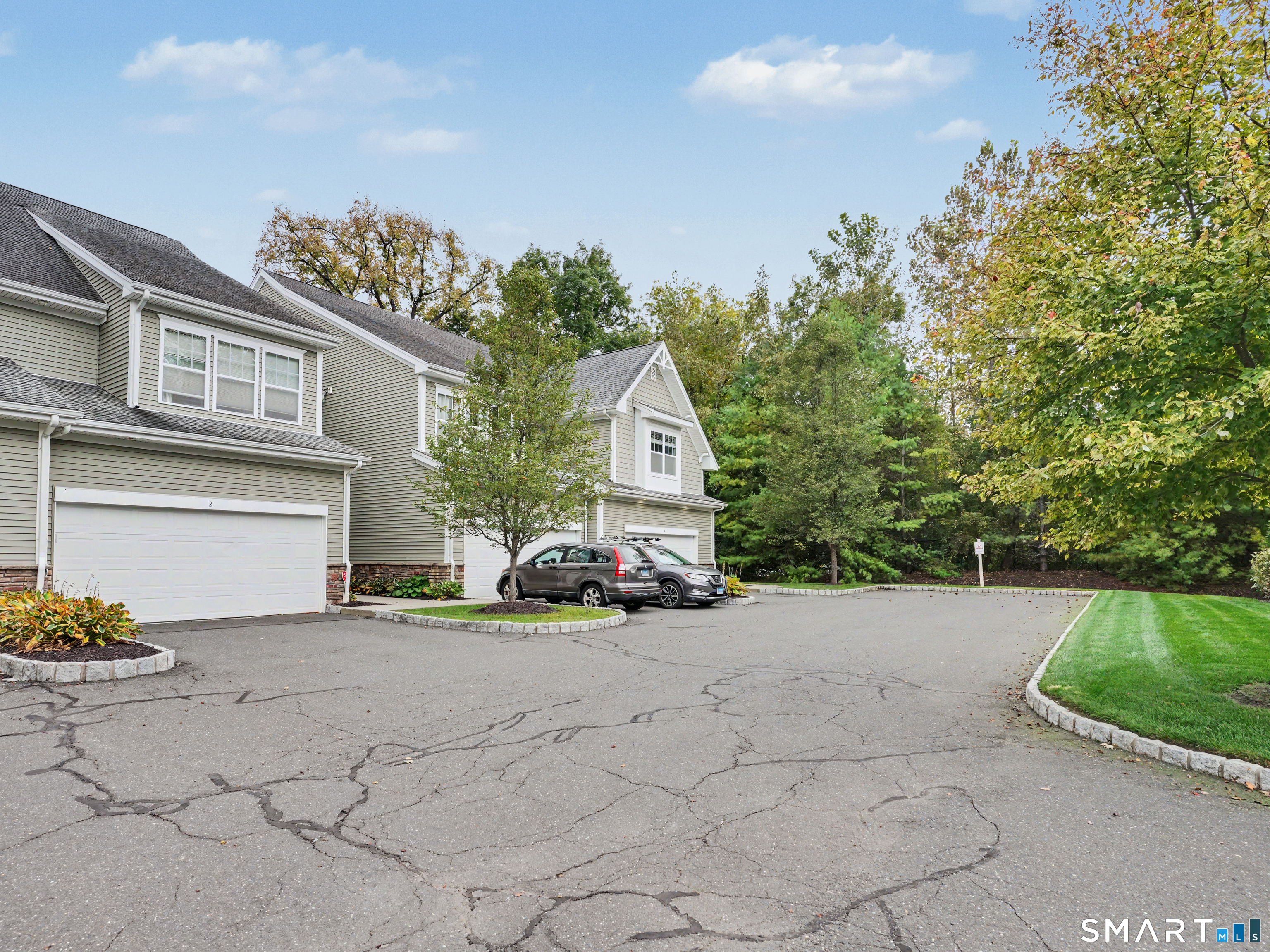 Photo 2 of Townhouse for sale at 4 Bristol Ter #4, Brookfield, CT 06804 | MLS# 24210836 | Listing updated on 2026-10-05