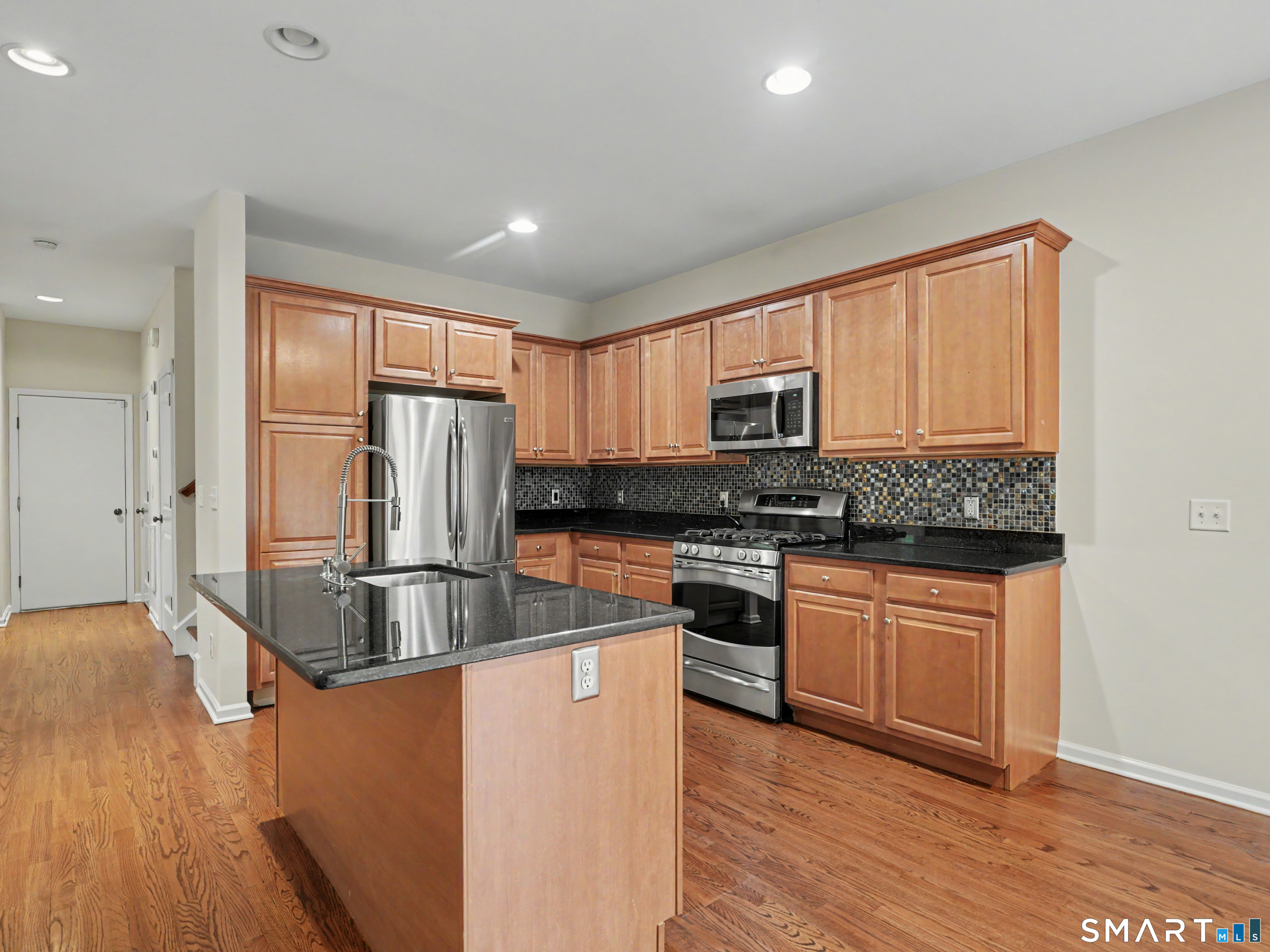 Foto 6 de Condominio en venta en 4 Bristol Terrace #4, Danbury, CT — $599,900